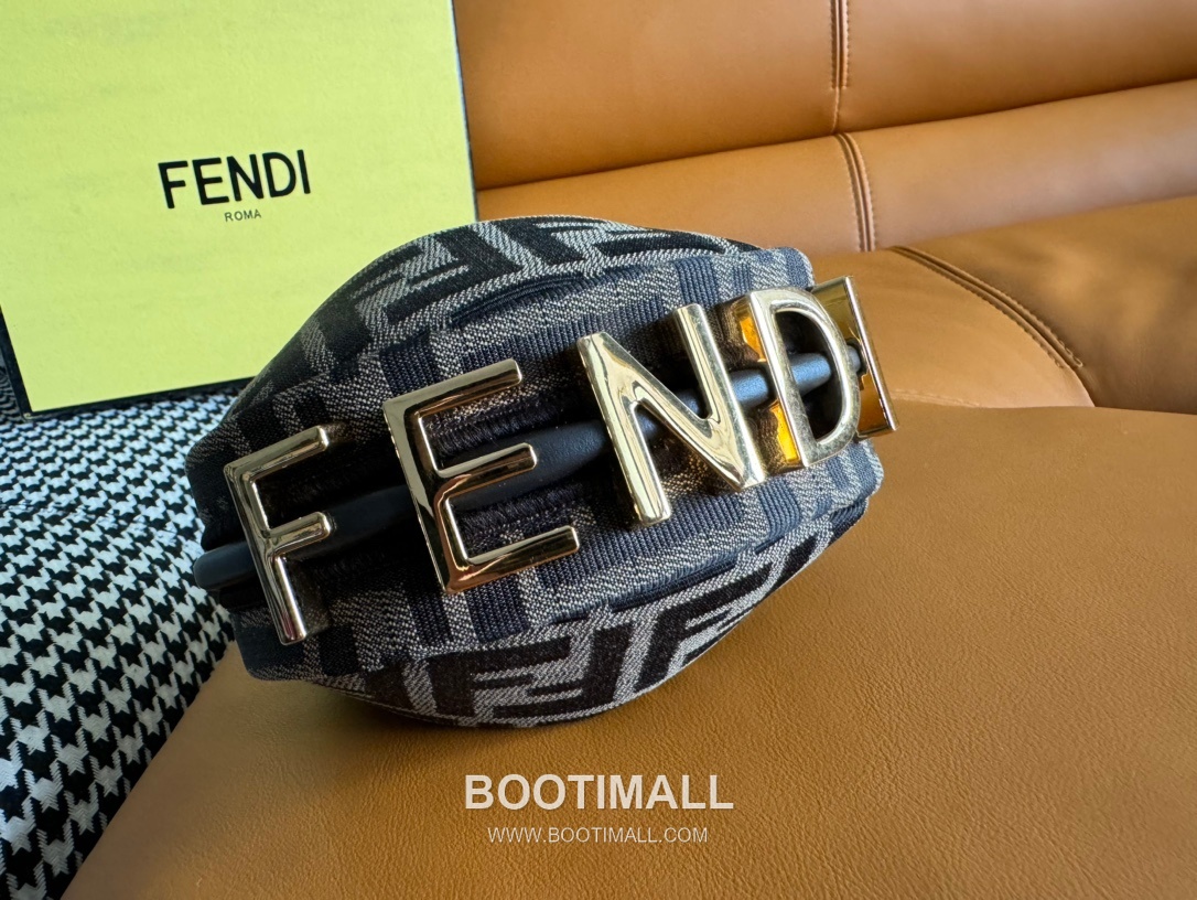 Fendi FF Jacquard Mini Crescent Bag 펜디 FF 자카드 미니 크레센트 숄더백 089M60 16.5cm 5