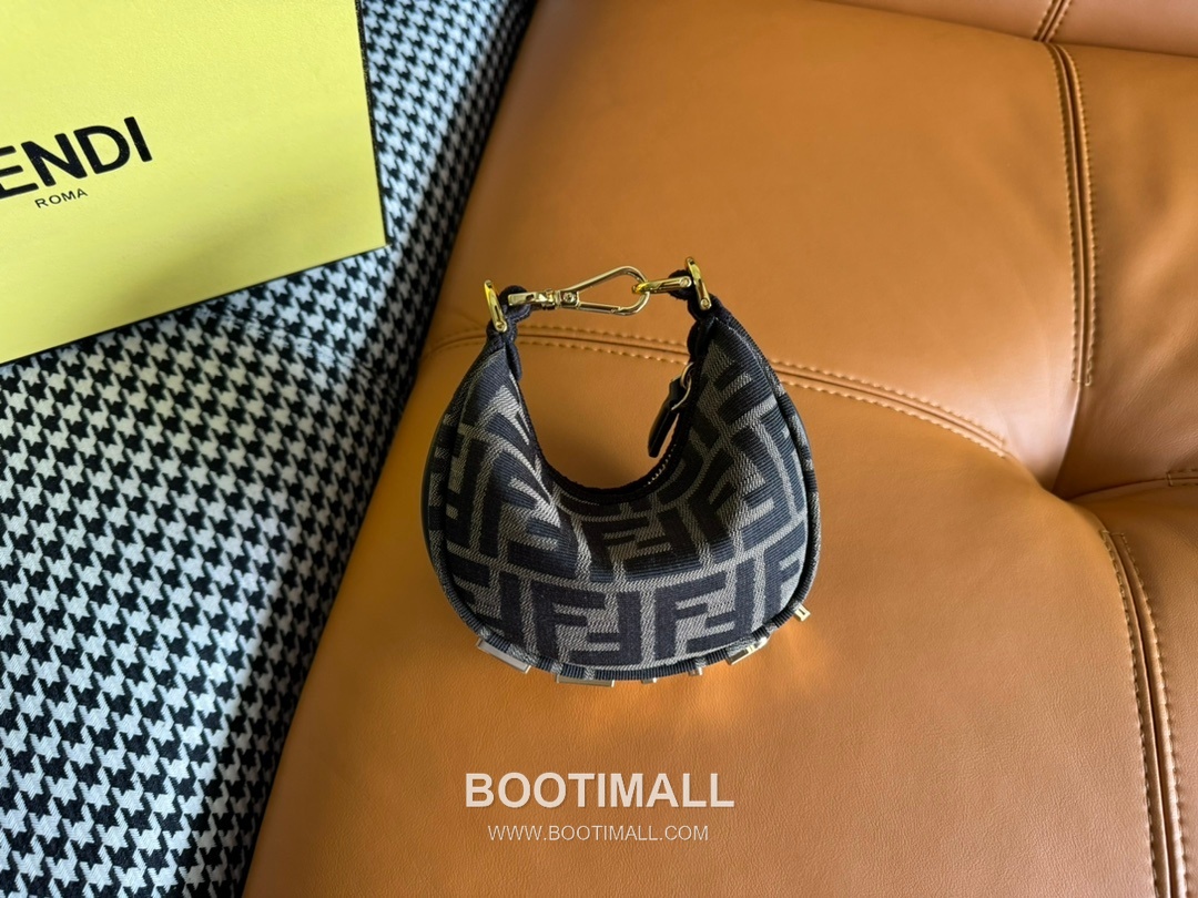Fendi FF Jacquard Mini Crescent Bag 펜디 FF 자카드 미니 크레센트 숄더백 089M60 16.5cm 7