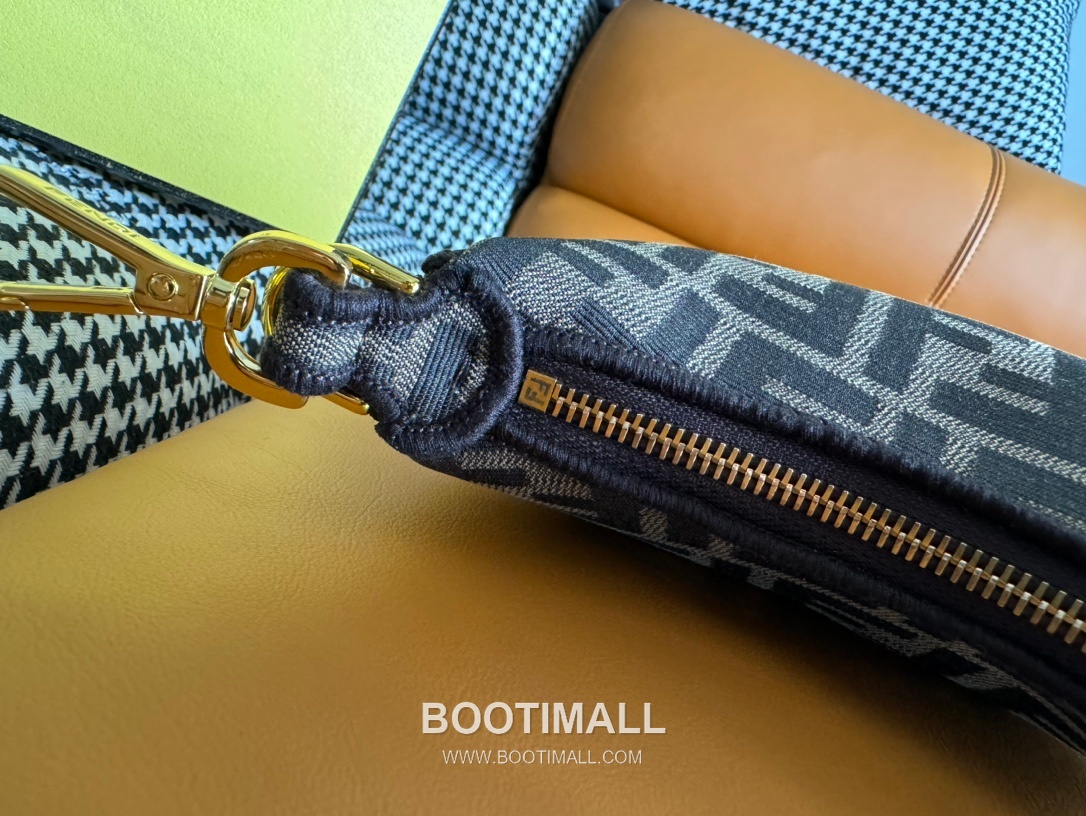 Fendi FF Jacquard Mini Crescent Bag 펜디 FF 자카드 미니 크레센트 숄더백 089M60 16.5cm 8