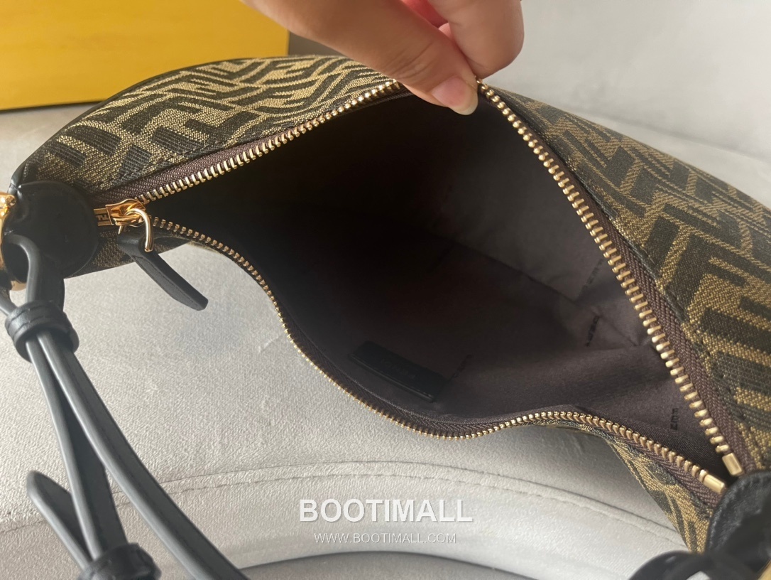 Fendi FF Canvas Trim Leather Crescent Small Shoulder Bag 펜디 FF 캔버스 트림 가죽 크레센트 스몰 숄더백 798M78 29cm 8