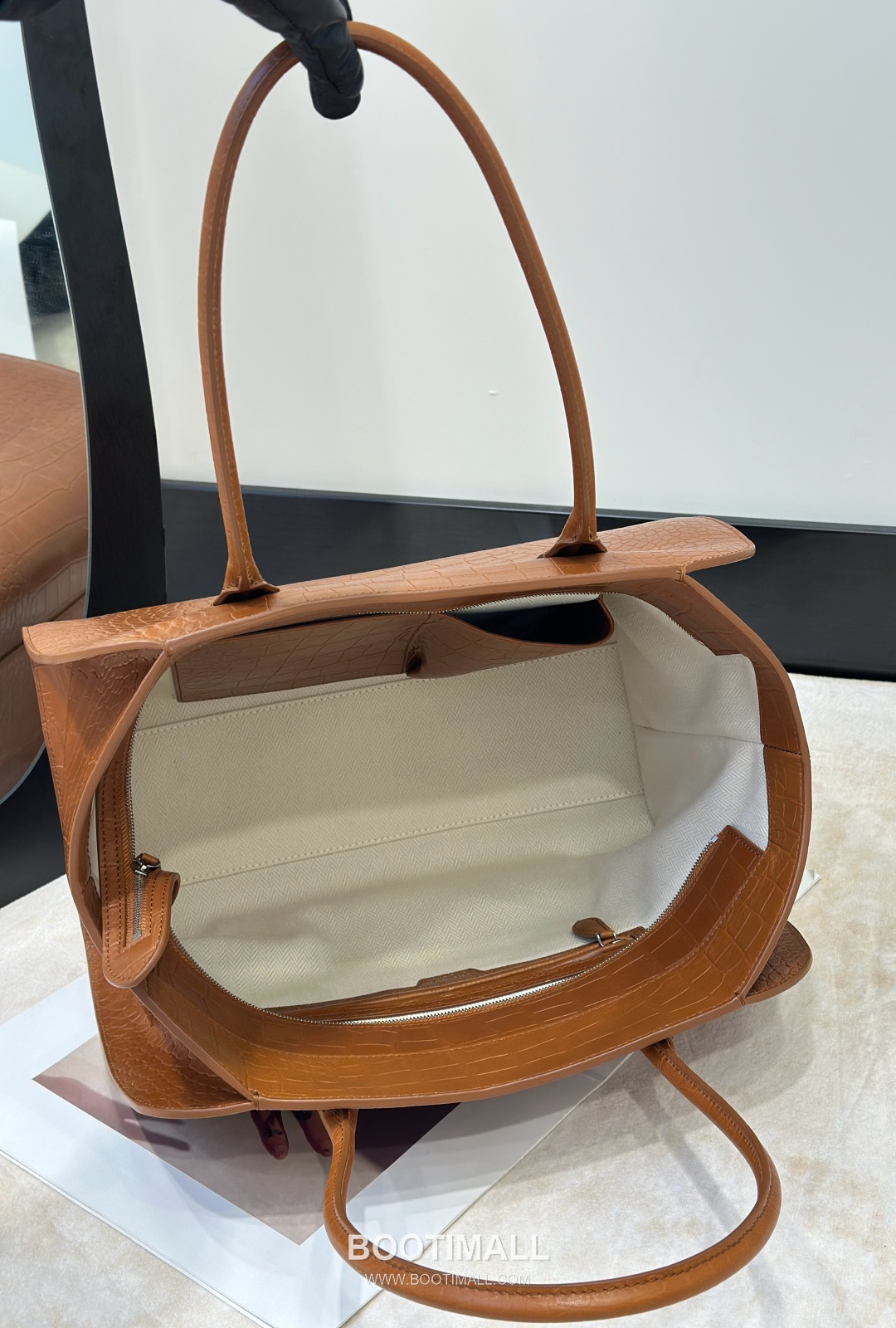 The Row Marlo 14 Crocodile Embossed Leather Tote Bag 더로우 마를로 14 크로커다일 엠보스 가죽 토트백 8823 36cm 9