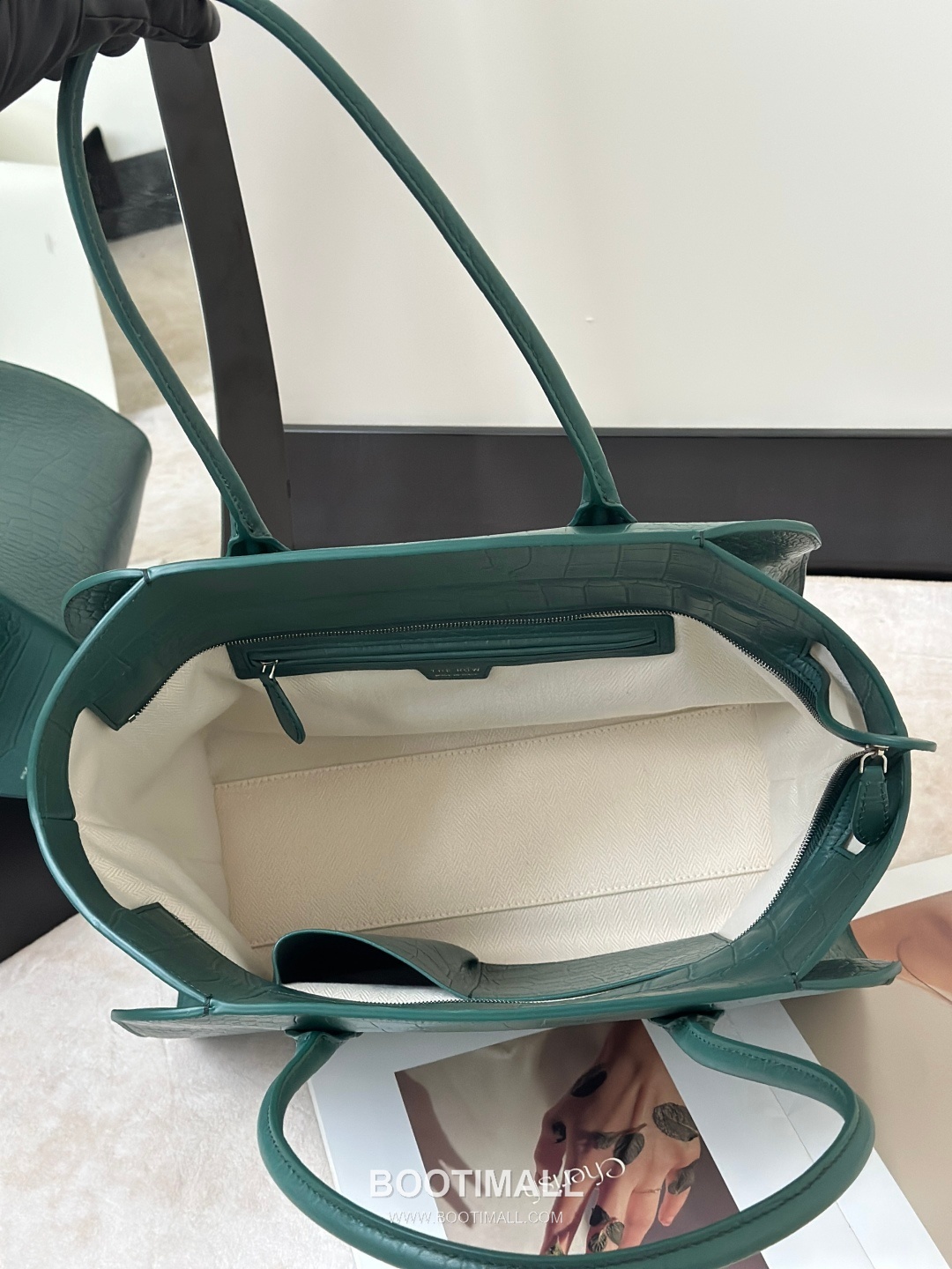 The Row Marlo 14 Crocodile Embossed Leather Tote Bag 더로우 마를로 14 크로커다일 엠보스 가죽 토트백 8823 36cm 9