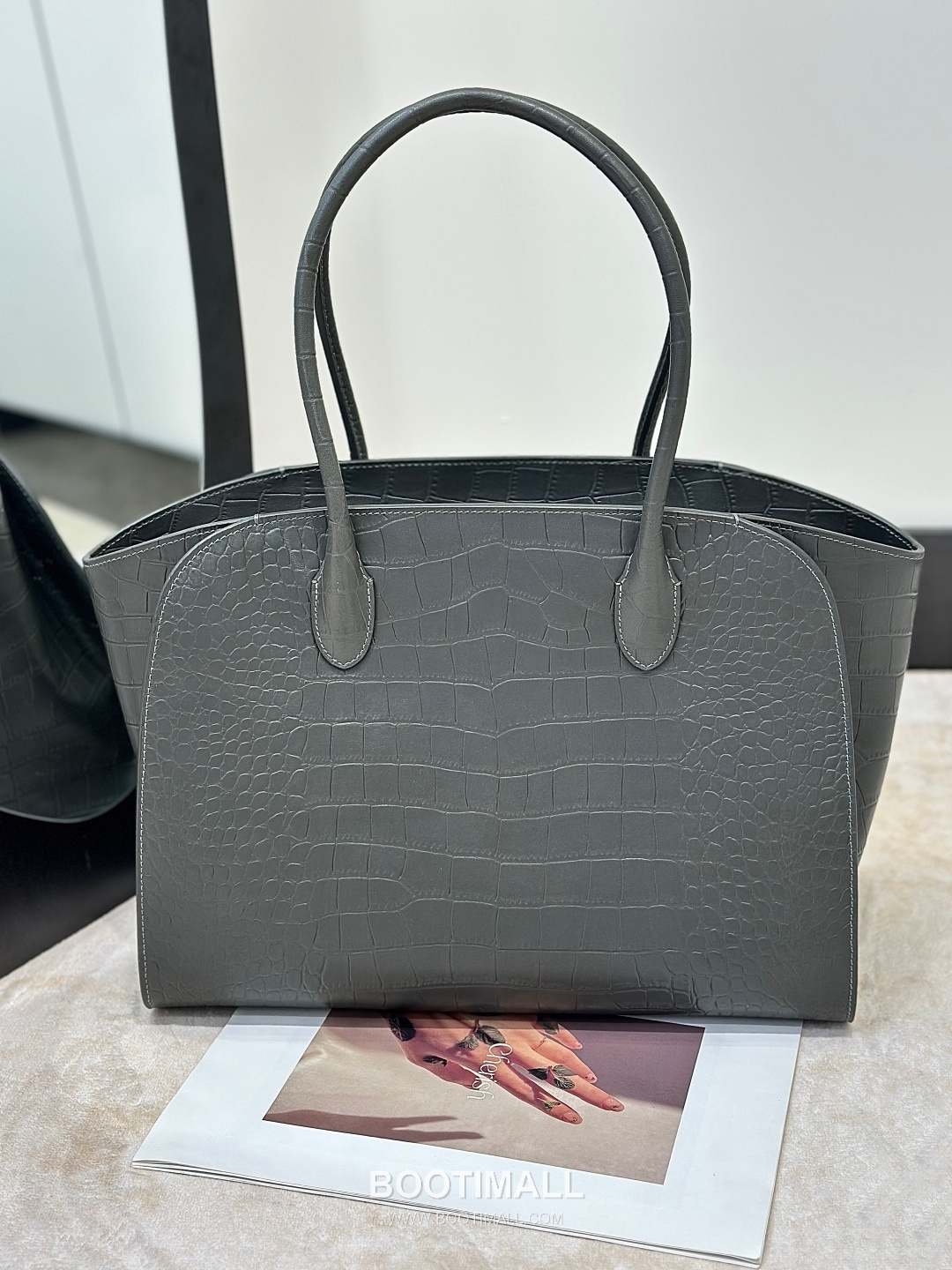 The Row Marlo 14 Crocodile Embossed Leather Tote Bag 더로우 마를로 14 크로커다일 엠보스 가죽 토트백 8823 36cm 2