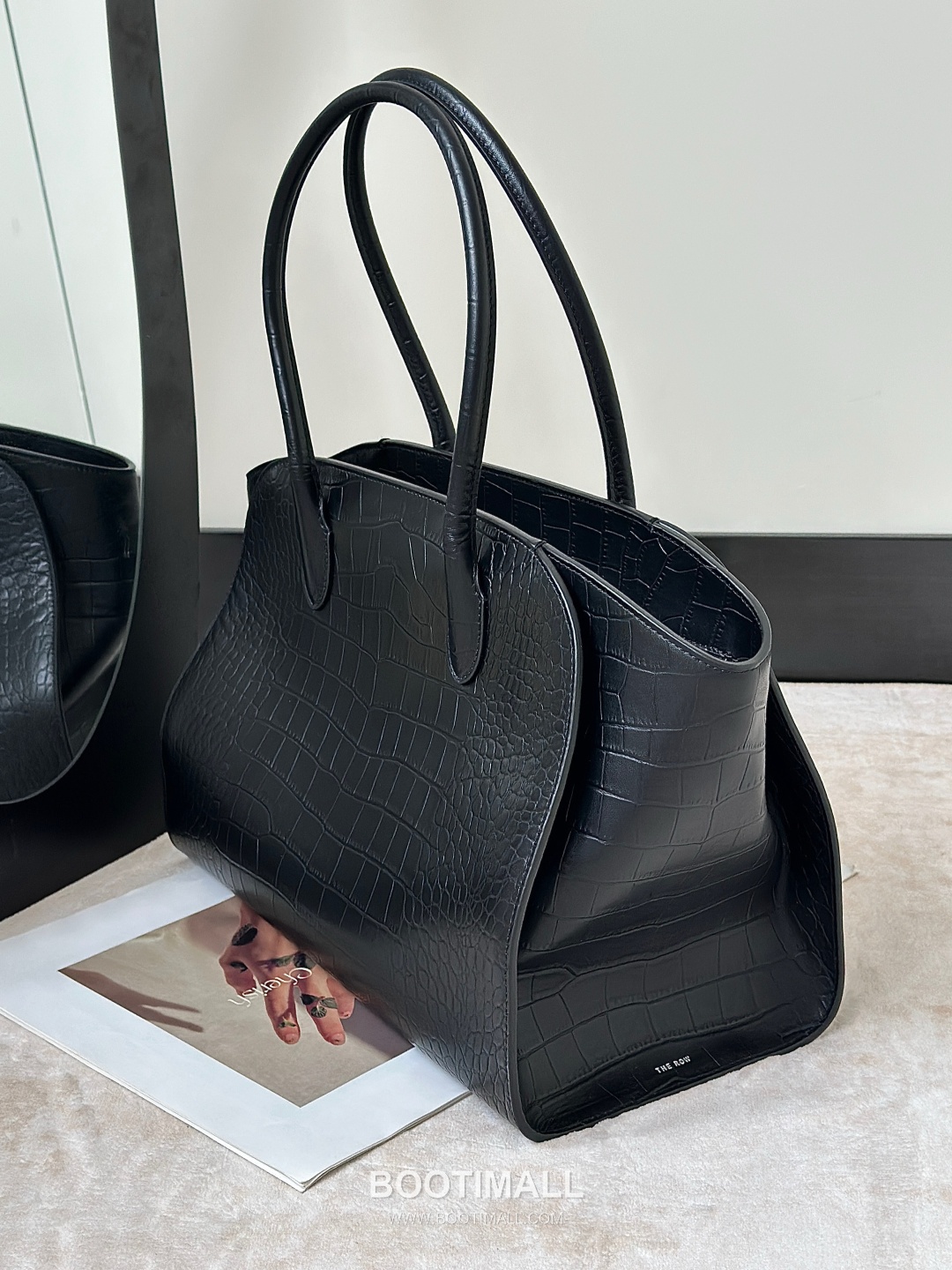 The Row Marlo 14 Crocodile Embossed Leather Tote Bag 더로우 마를로 14 크로커다일 엠보스 가죽 토트백 8823 36cm 3