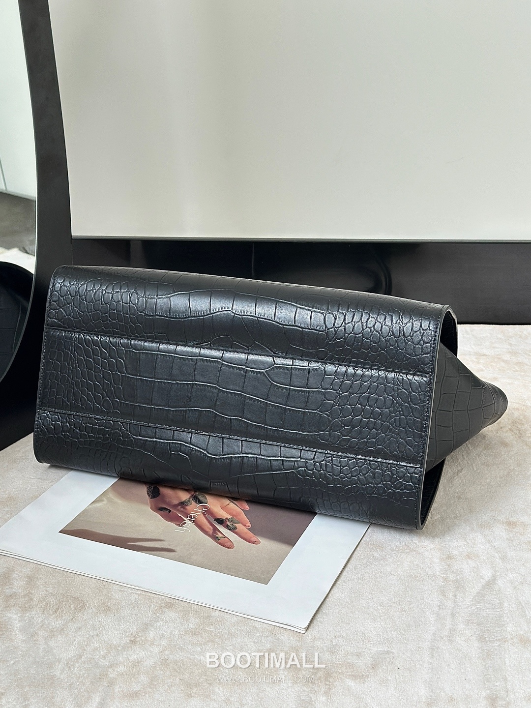 The Row Marlo 14 Crocodile Embossed Leather Tote Bag 더로우 마를로 14 크로커다일 엠보스 가죽 토트백 8823 36cm 4