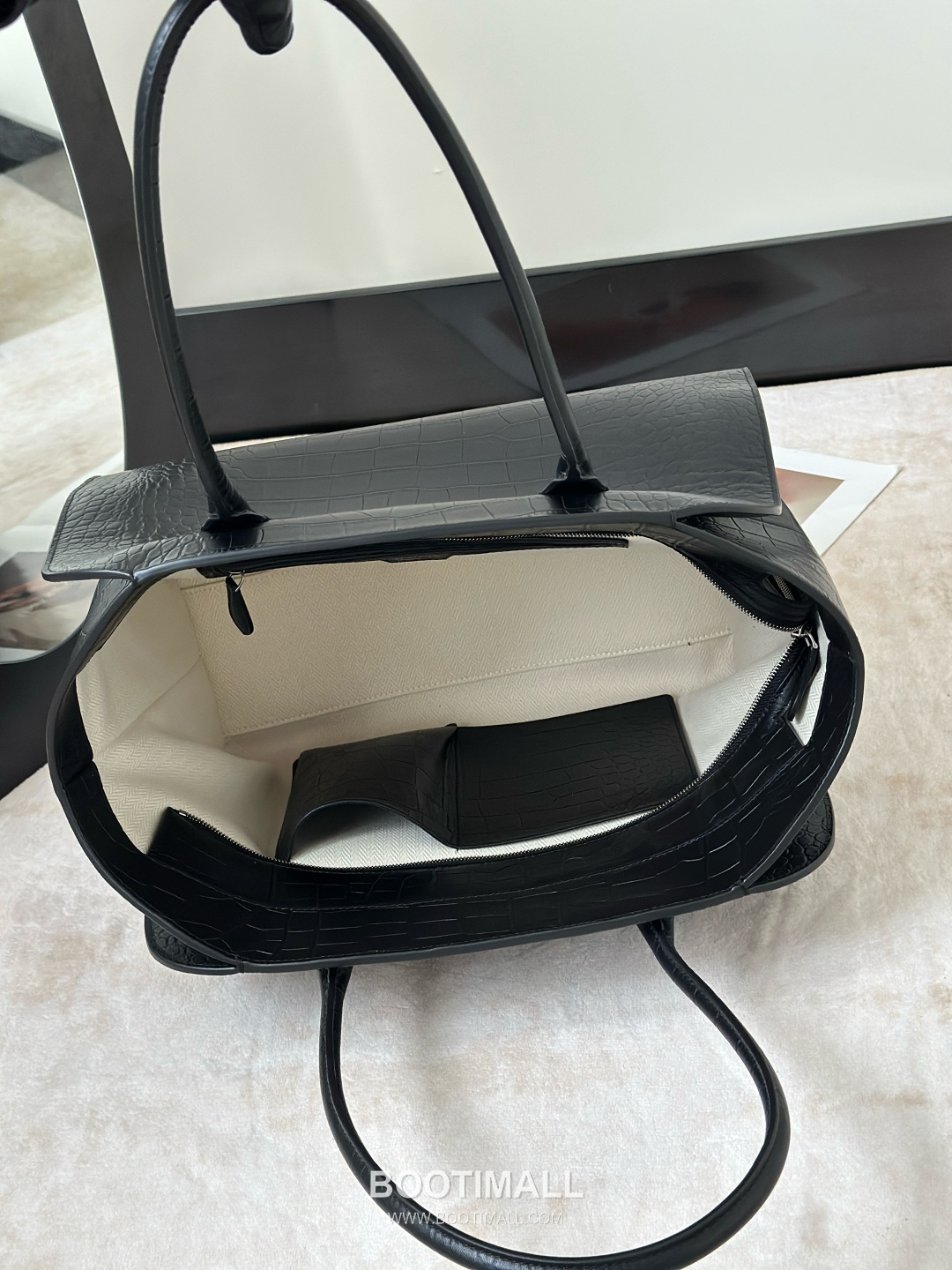 The Row Marlo 14 Crocodile Embossed Leather Tote Bag 더로우 마를로 14 크로커다일 엠보스 가죽 토트백 8823 36cm 9