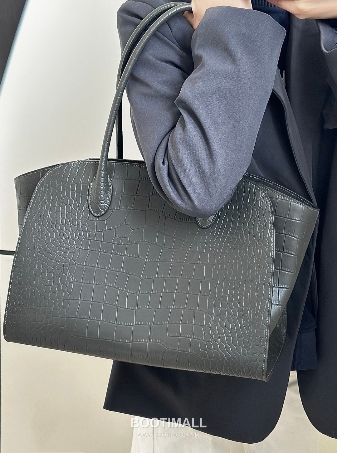The Row Marlo 14 Crocodile Embossed Leather Tote Bag 더로우 마를로 14 크로커다일 엠보스 가죽 토트백 8823 36cm 11