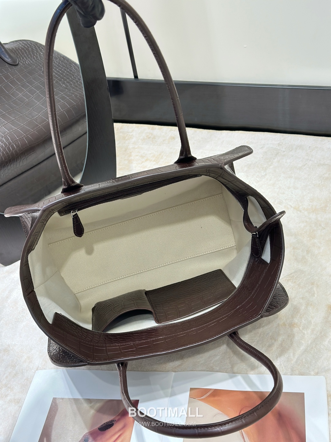 The Row Marlo 14 Crocodile Embossed Leather Tote Bag 더로우 마를로 14 크로커다일 엠보스 가죽 토트백 8823 36cm 9