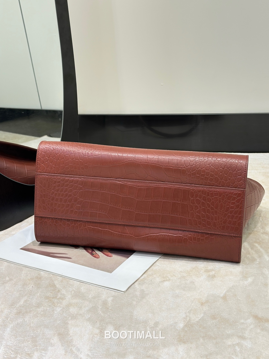 The Row Marlo 14 Crocodile Embossed Leather Tote Bag 더로우 마를로 14 크로커다일 엠보스 가죽 토트백 8823 36cm 3