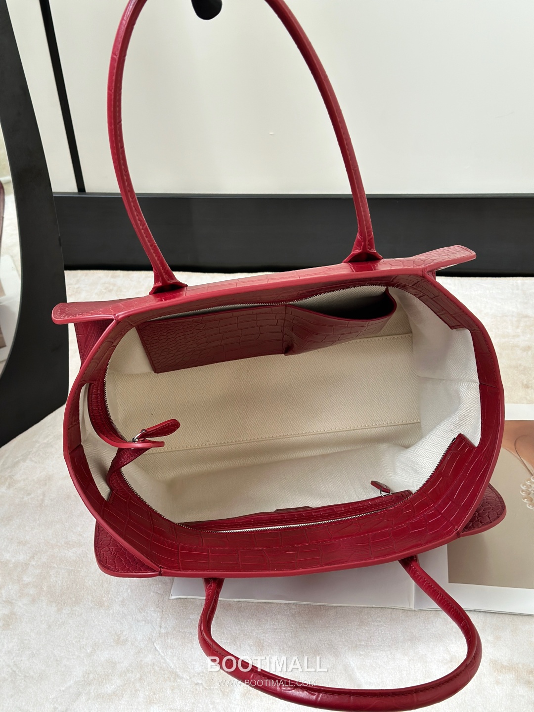 The Row Marlo 14 Crocodile Embossed Leather Tote Bag 더로우 마를로 14 크로커다일 엠보스 가죽 토트백 8823 36cm 9