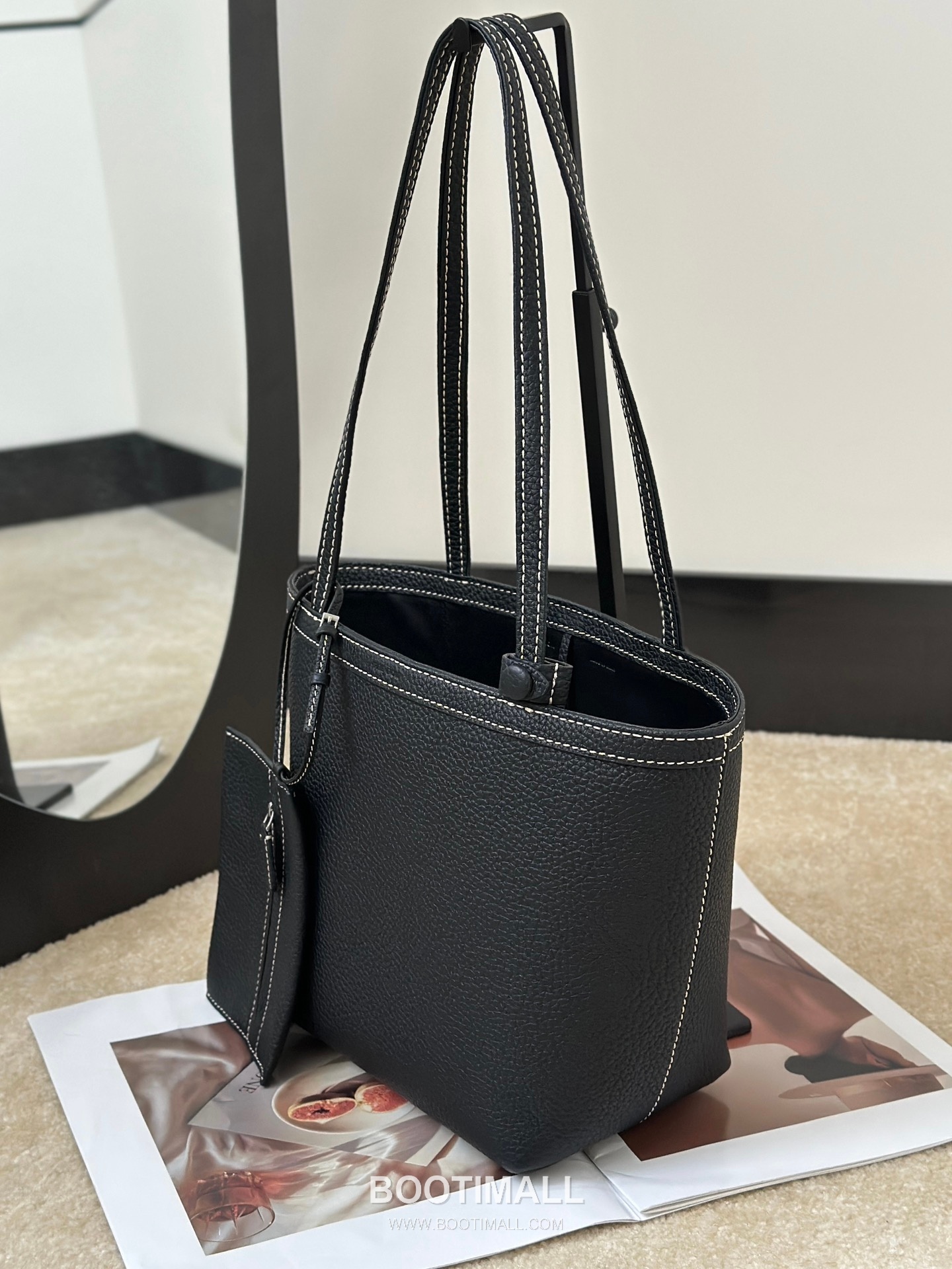 The Row Stitch Grained TC Cowhide Dark Tote Bag 마고 스티치 그레인드 TC 소가죽 다크 토트백 22cm 11