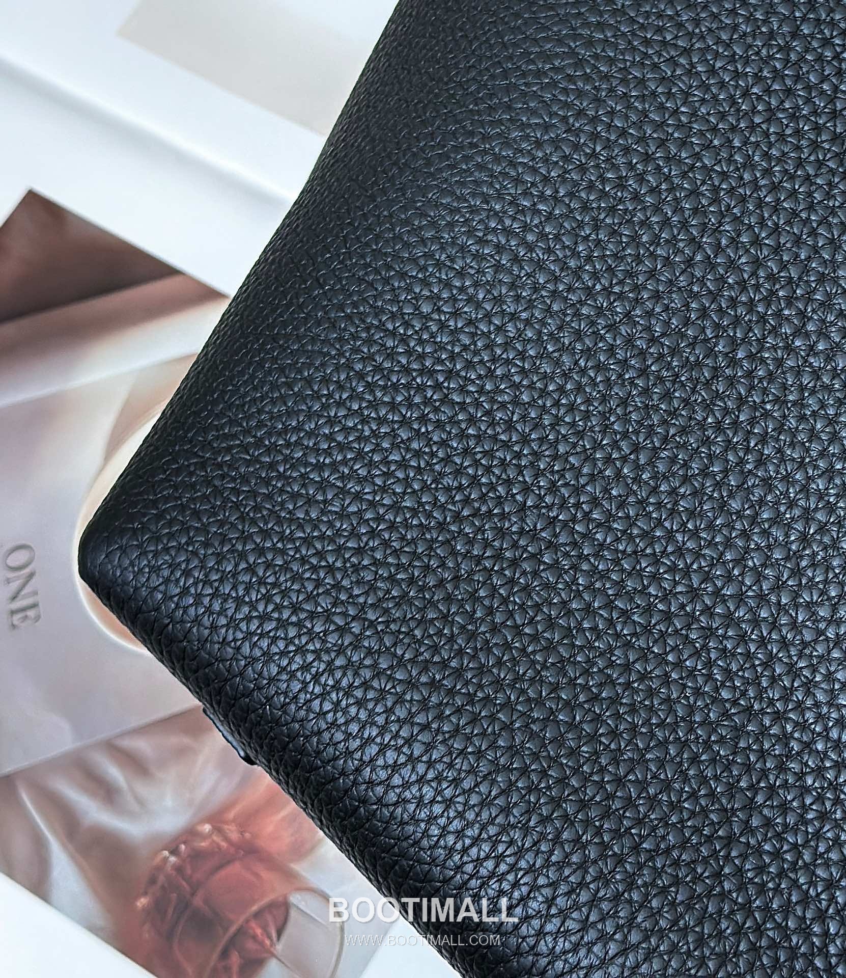 The Row Stitch Grained TC Cowhide Dark Tote Bag 마고 스티치 그레인드 TC 소가죽 다크 토트백 22cm 16