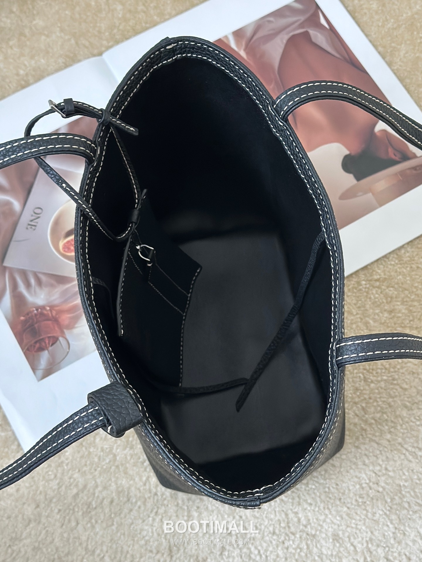 The Row Stitch Grained TC Cowhide Dark Tote Bag 마고 스티치 그레인드 TC 소가죽 다크 토트백 22cm 18