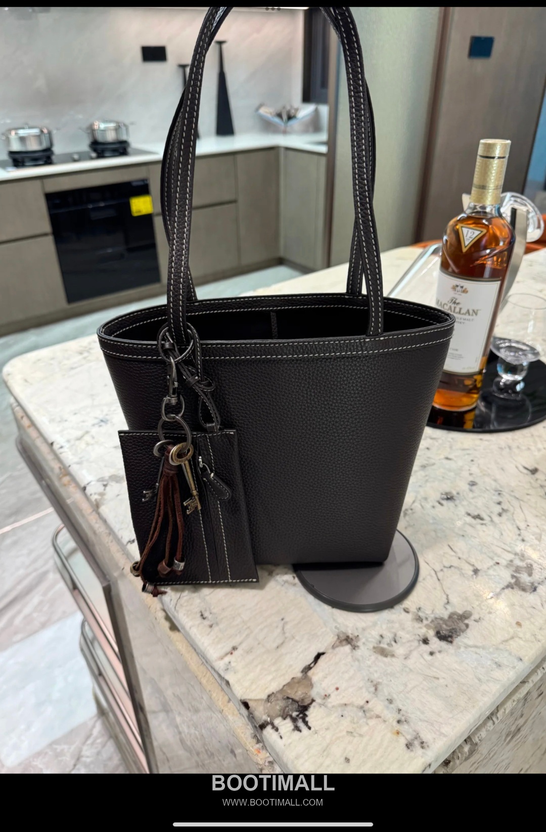 The Row Stitch TC Grained Cowhide Dark Tote Bag 마고 스티치 TC 리치패턴 소가죽 다크 토트백 30cm 2