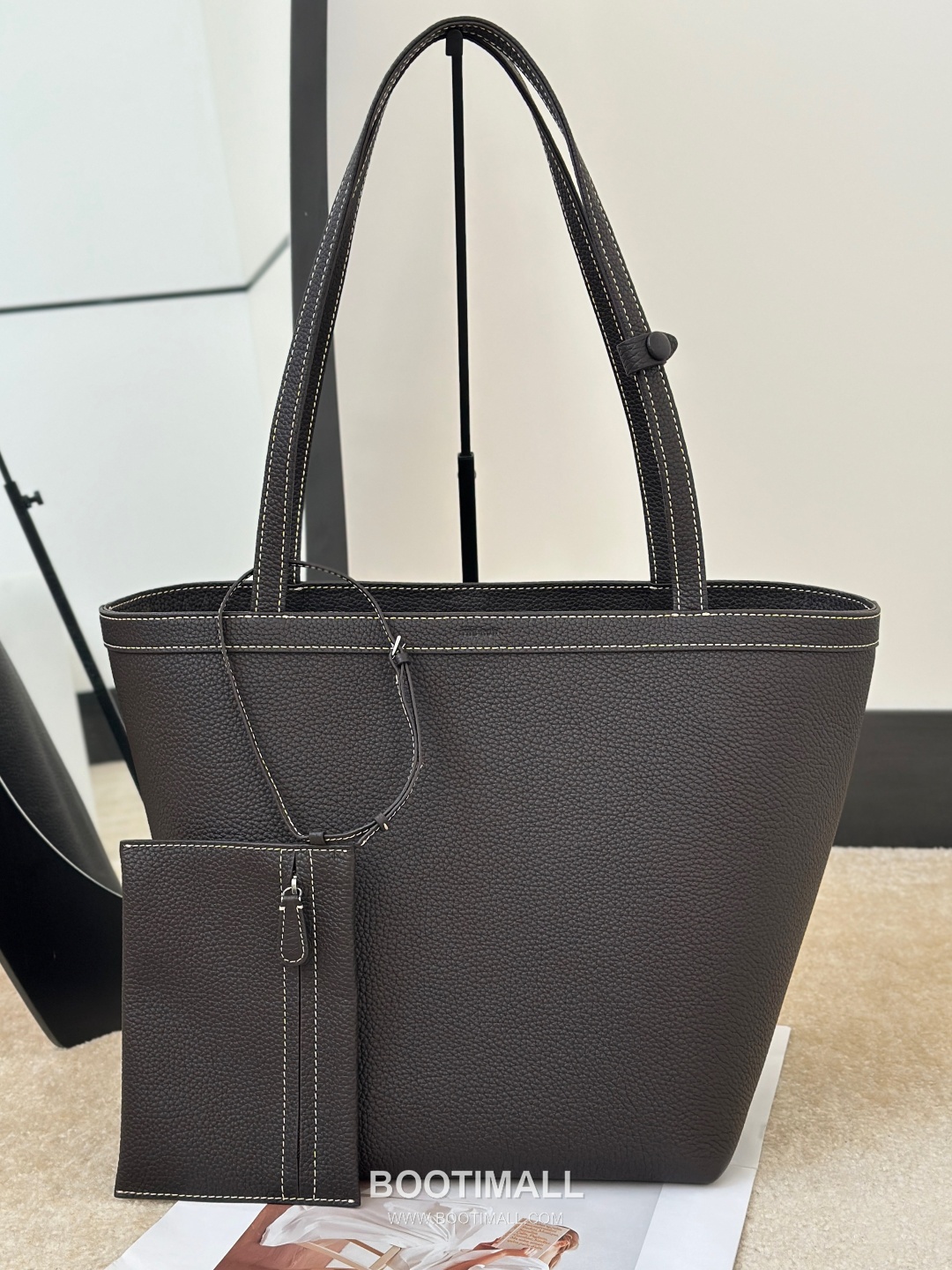 The Row Stitch TC Grained Cowhide Dark Tote Bag 마고 스티치 TC 리치패턴 소가죽 다크 토트백 30cm 6