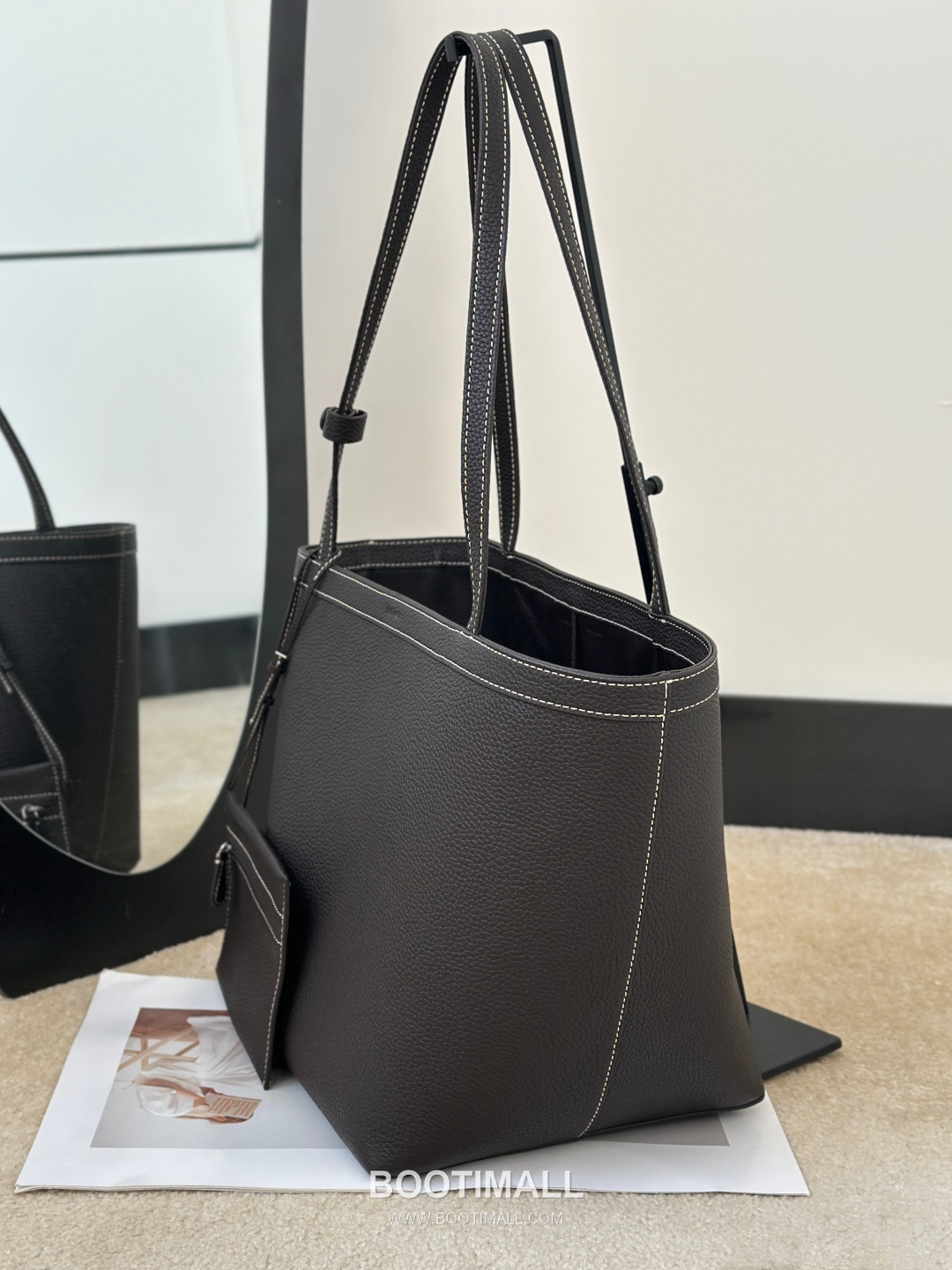 The Row Stitch TC Grained Cowhide Dark Tote Bag 마고 스티치 TC 리치패턴 소가죽 다크 토트백 30cm 7