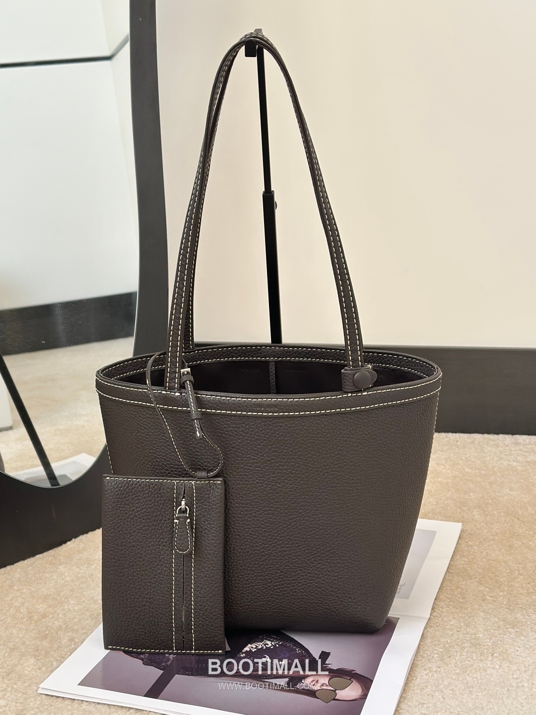 The Row Stitch TC Grained Cowhide Dark Tote Bag 마고 스티치 TC 리치패턴 소가죽 다크 토트백 30cm 15