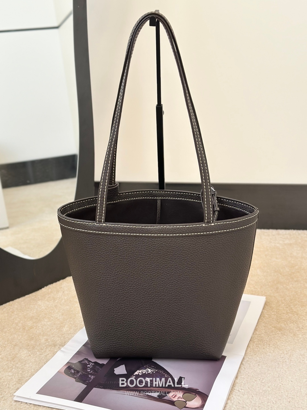 The Row Stitch TC Grained Cowhide Dark Tote Bag 마고 스티치 TC 리치패턴 소가죽 다크 토트백 30cm 17