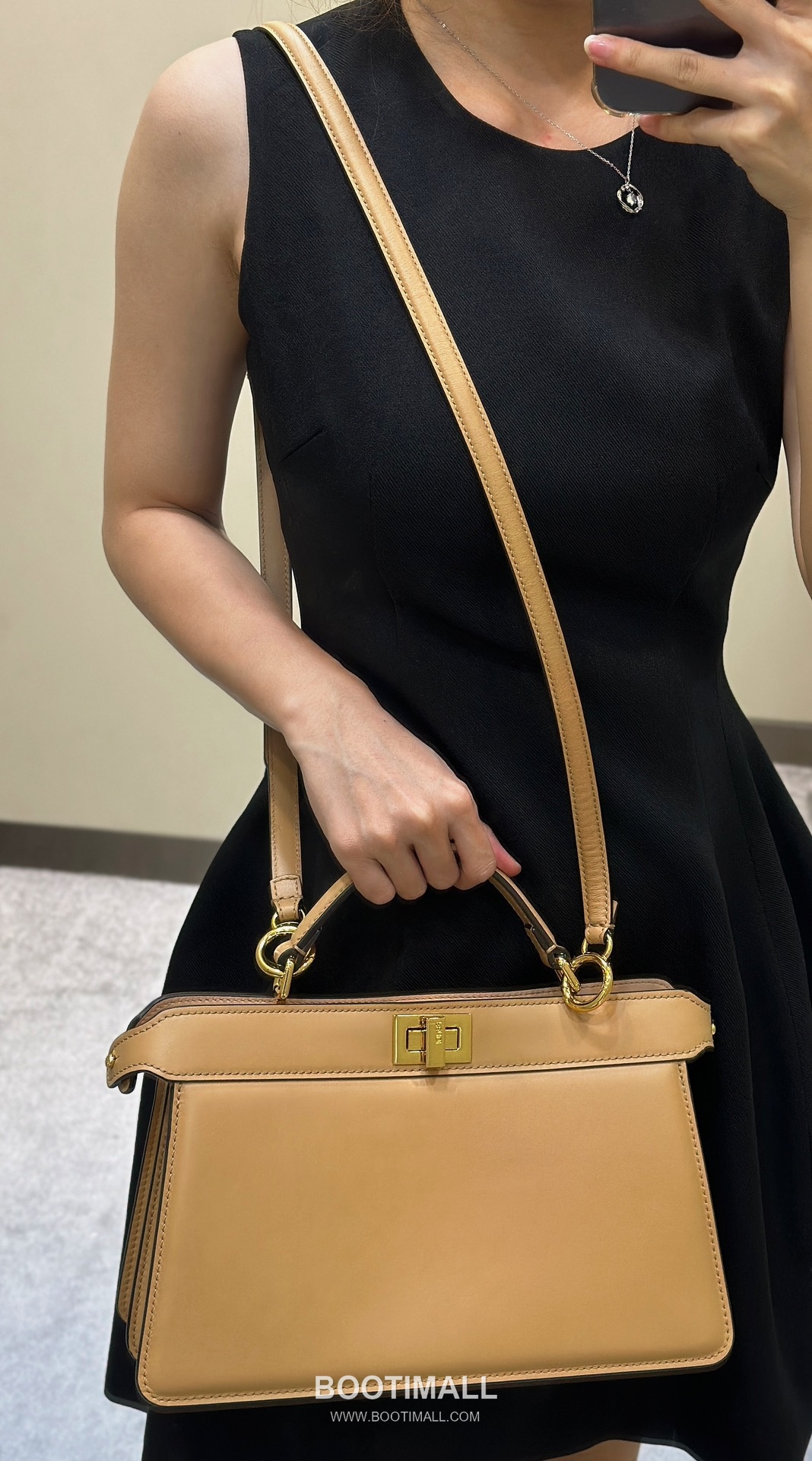 Fendi Peekaboo ISeeU Medium Leather Beige Top Handle Bag 펜디 피카부 아이씨유 미디엄 가죽 베이지 탑핸들백 29cm 1