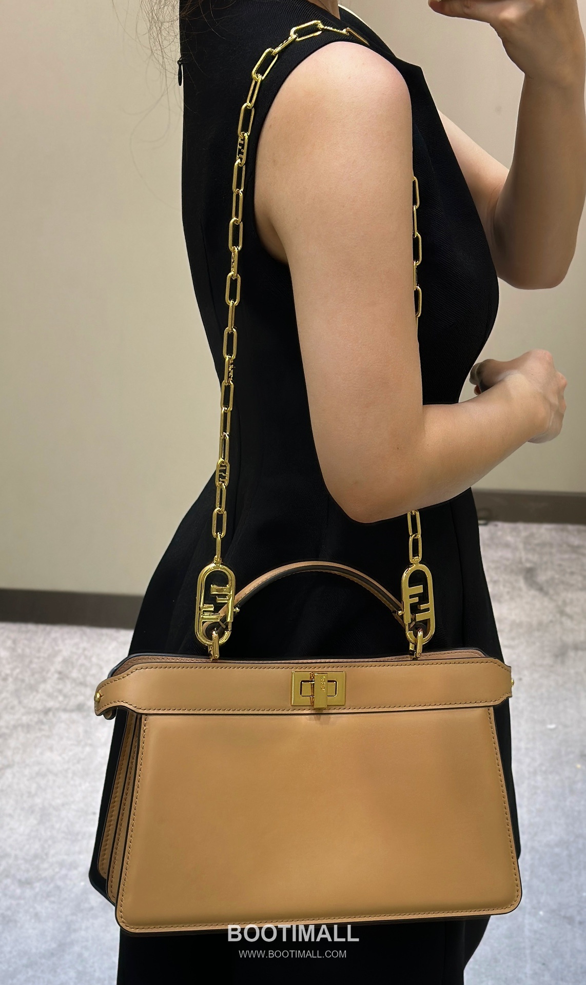 Fendi Peekaboo ISeeU Medium Leather Beige Top Handle Bag 펜디 피카부 아이씨유 미디엄 가죽 베이지 탑핸들백 29cm 7