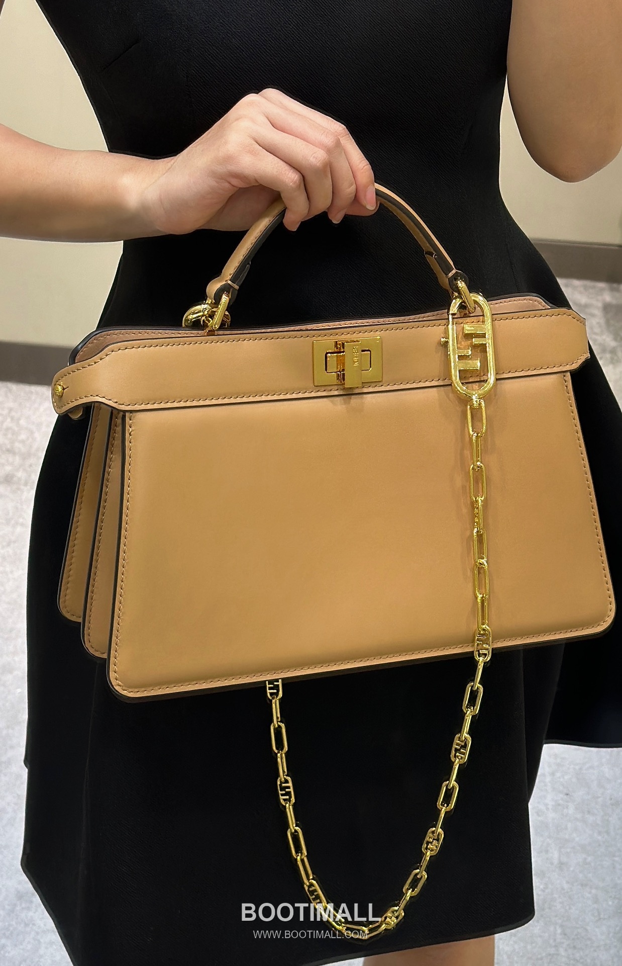 Fendi Peekaboo ISeeU Medium Leather Beige Top Handle Bag 펜디 피카부 아이씨유 미디엄 가죽 베이지 탑핸들백 29cm 8