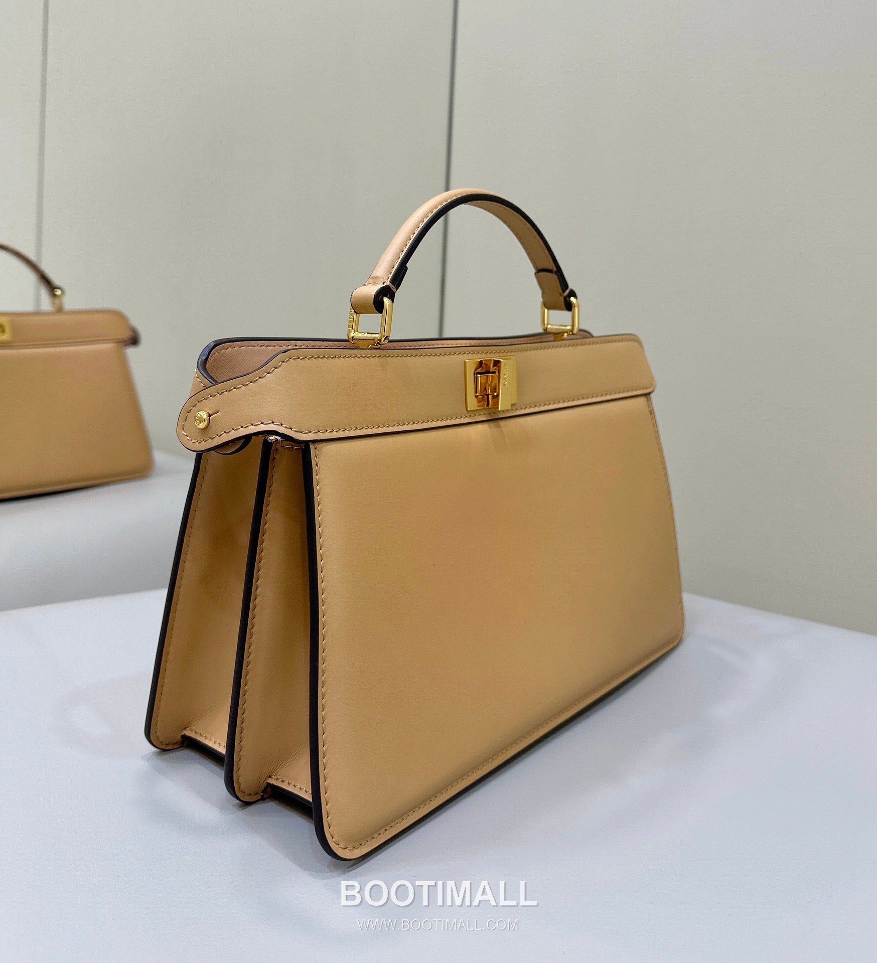 Fendi Peekaboo ISeeU Medium Leather Beige Top Handle Bag 펜디 피카부 아이씨유 미디엄 가죽 베이지 탑핸들백 29cm 11