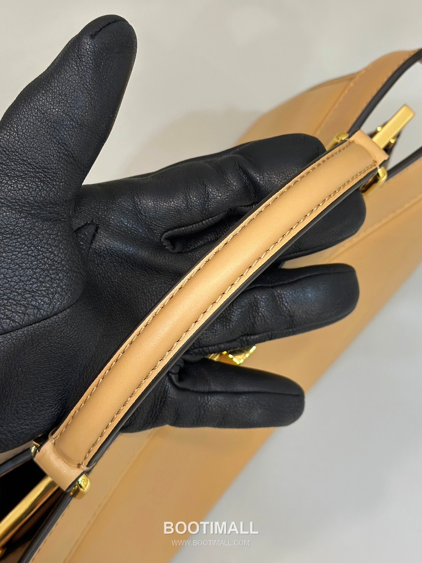 Fendi Peekaboo ISeeU Medium Leather Beige Top Handle Bag 펜디 피카부 아이씨유 미디엄 가죽 베이지 탑핸들백 29cm 13