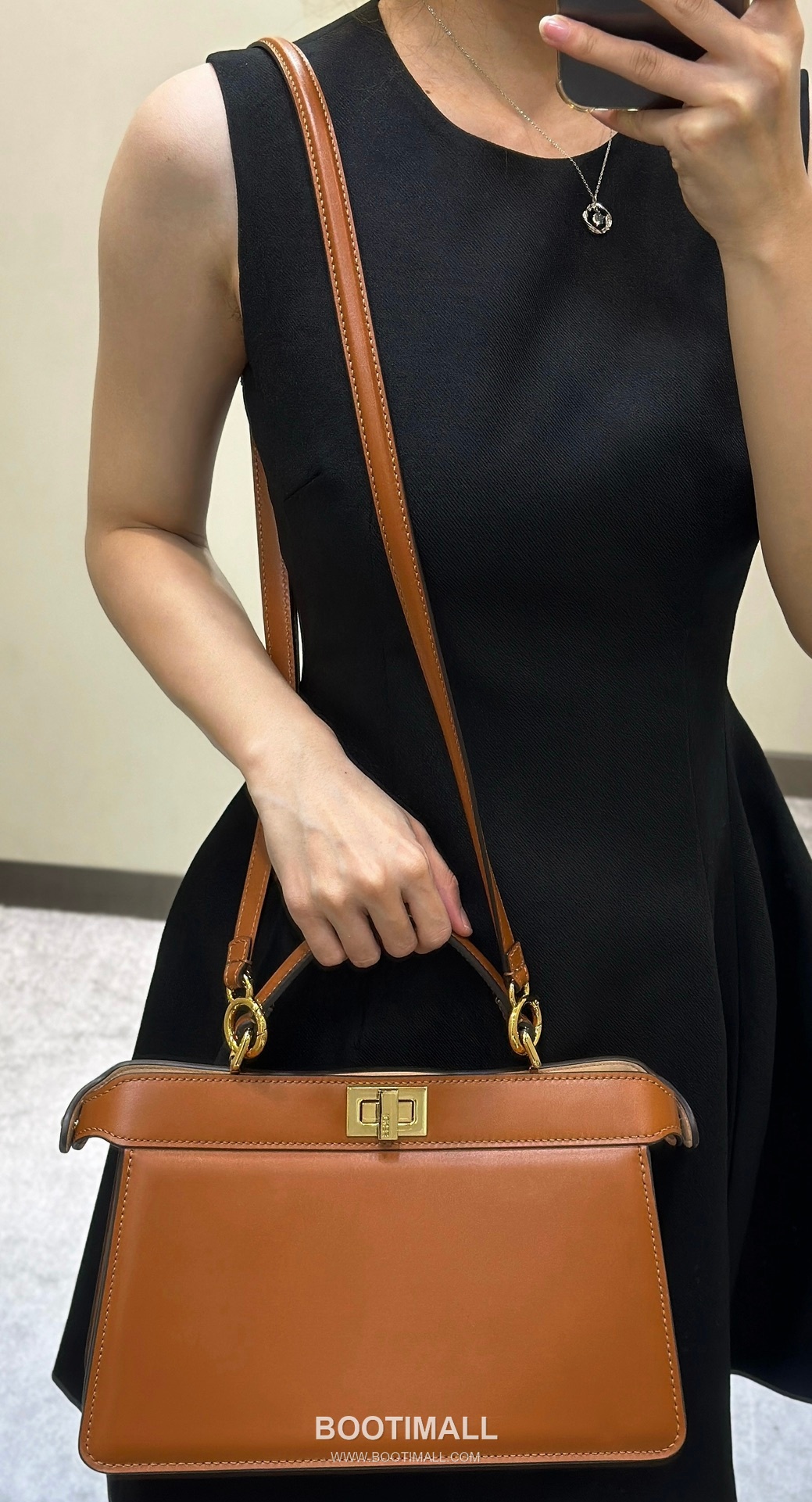 Fendi Peekaboo ISeeU Medium Leather Caramel Top Handle Bag 펜디 피카부 아이씨유 미디엄 가죽 카라멜 탑핸들백 29cm 1