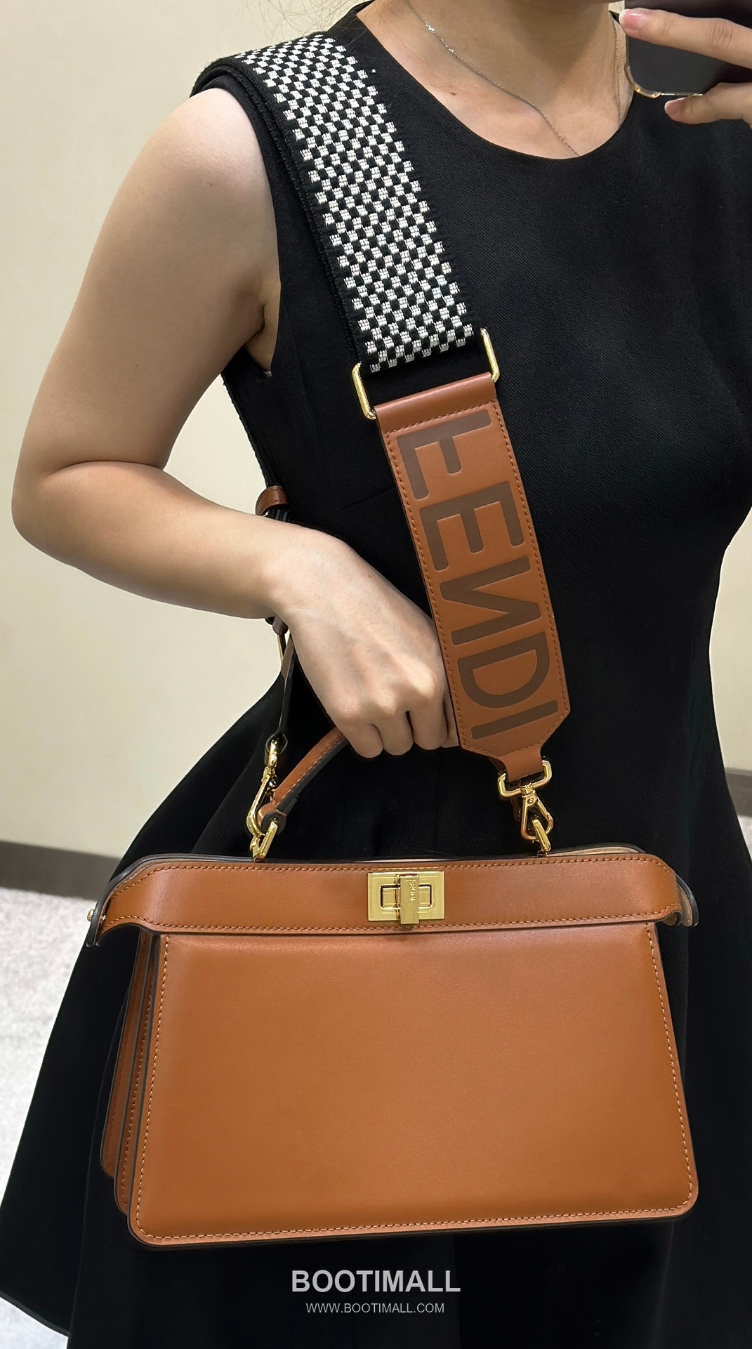 Fendi Peekaboo ISeeU Medium Leather Caramel Top Handle Bag 펜디 피카부 아이씨유 미디엄 가죽 카라멜 탑핸들백 29cm 5
