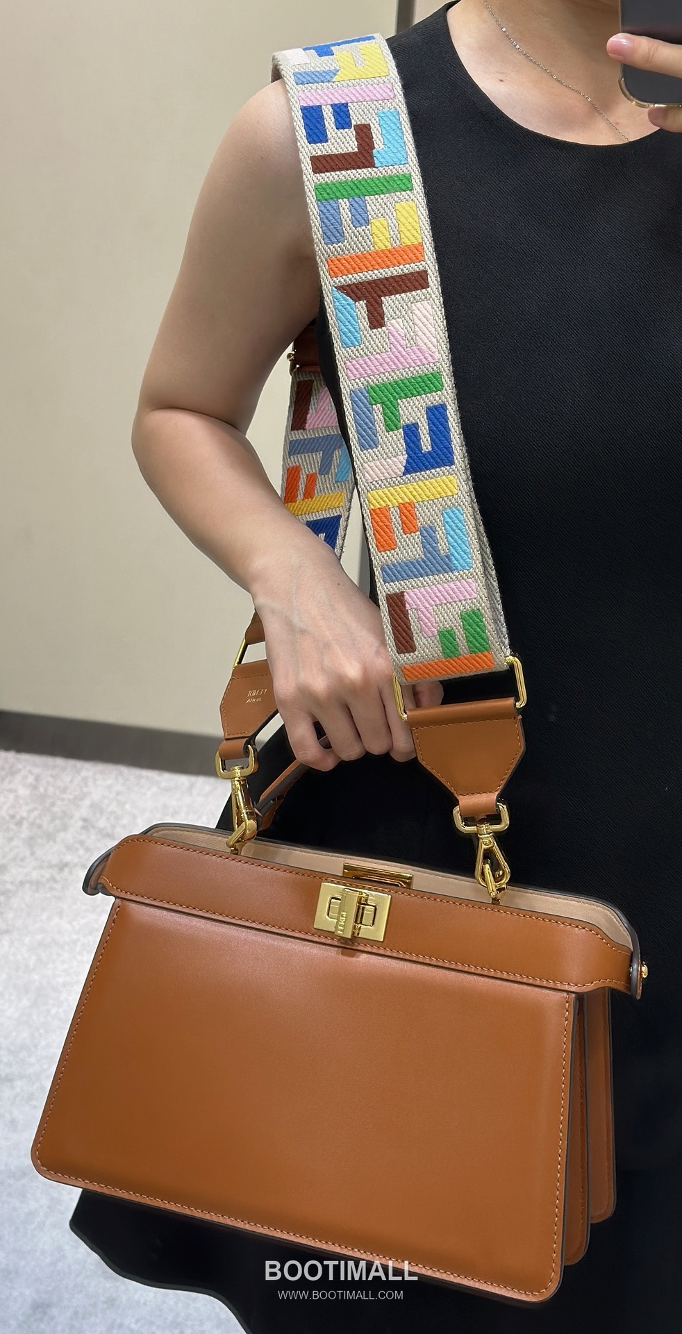 Fendi Peekaboo ISeeU Medium Leather Caramel Top Handle Bag 펜디 피카부 아이씨유 미디엄 가죽 카라멜 탑핸들백 29cm 6