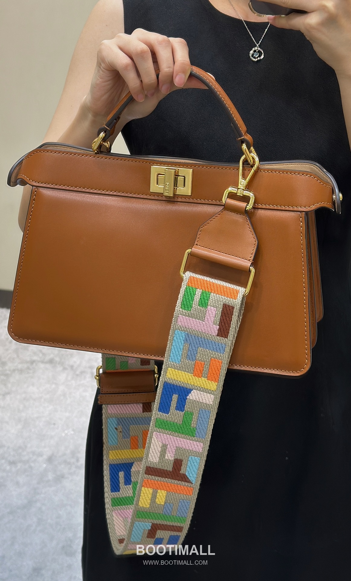 Fendi Peekaboo ISeeU Medium Leather Caramel Top Handle Bag 펜디 피카부 아이씨유 미디엄 가죽 카라멜 탑핸들백 29cm 7