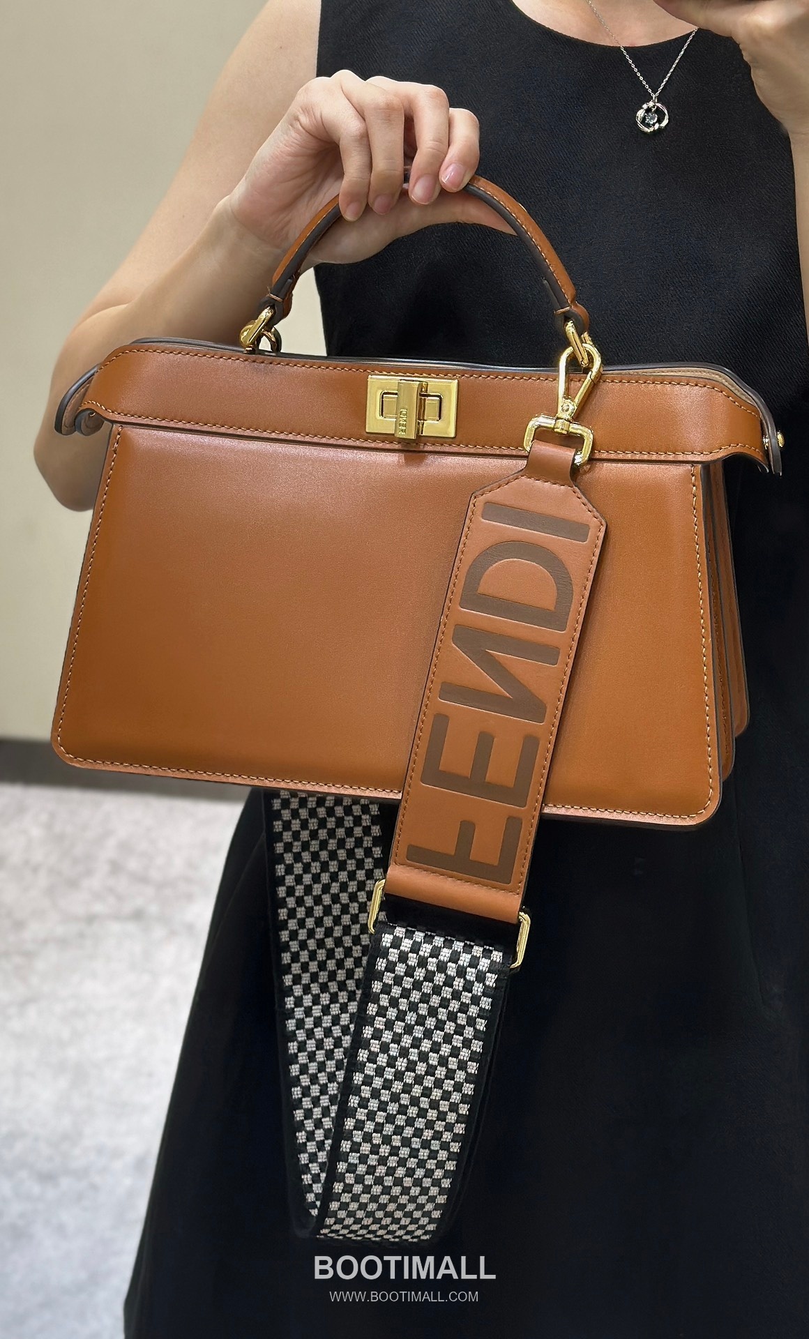 Fendi Peekaboo ISeeU Medium Leather Caramel Top Handle Bag 펜디 피카부 아이씨유 미디엄 가죽 카라멜 탑핸들백 29cm 8