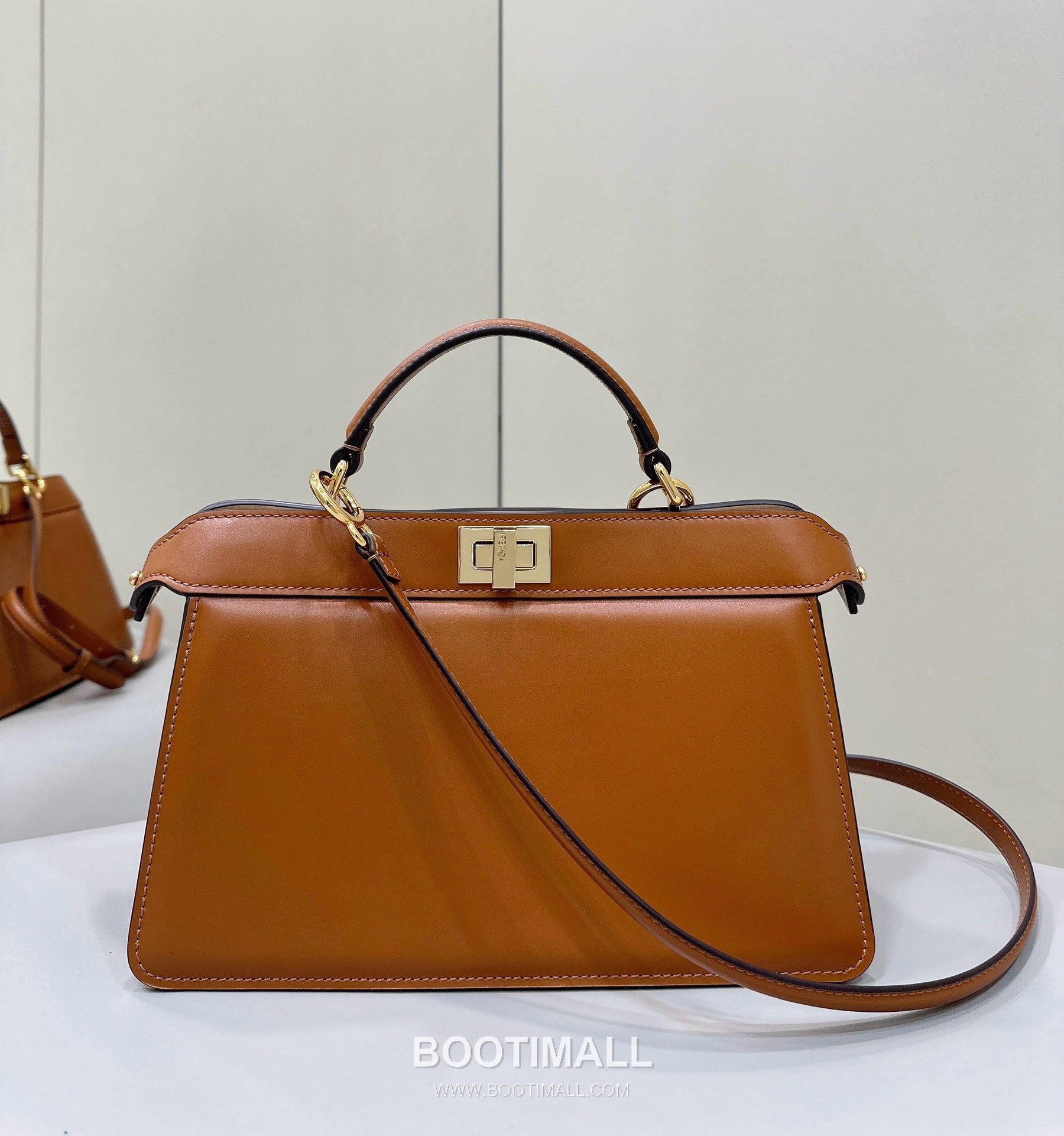 Fendi Peekaboo ISeeU Medium Leather Caramel Top Handle Bag 펜디 피카부 아이씨유 미디엄 가죽 카라멜 탑핸들백 29cm 9