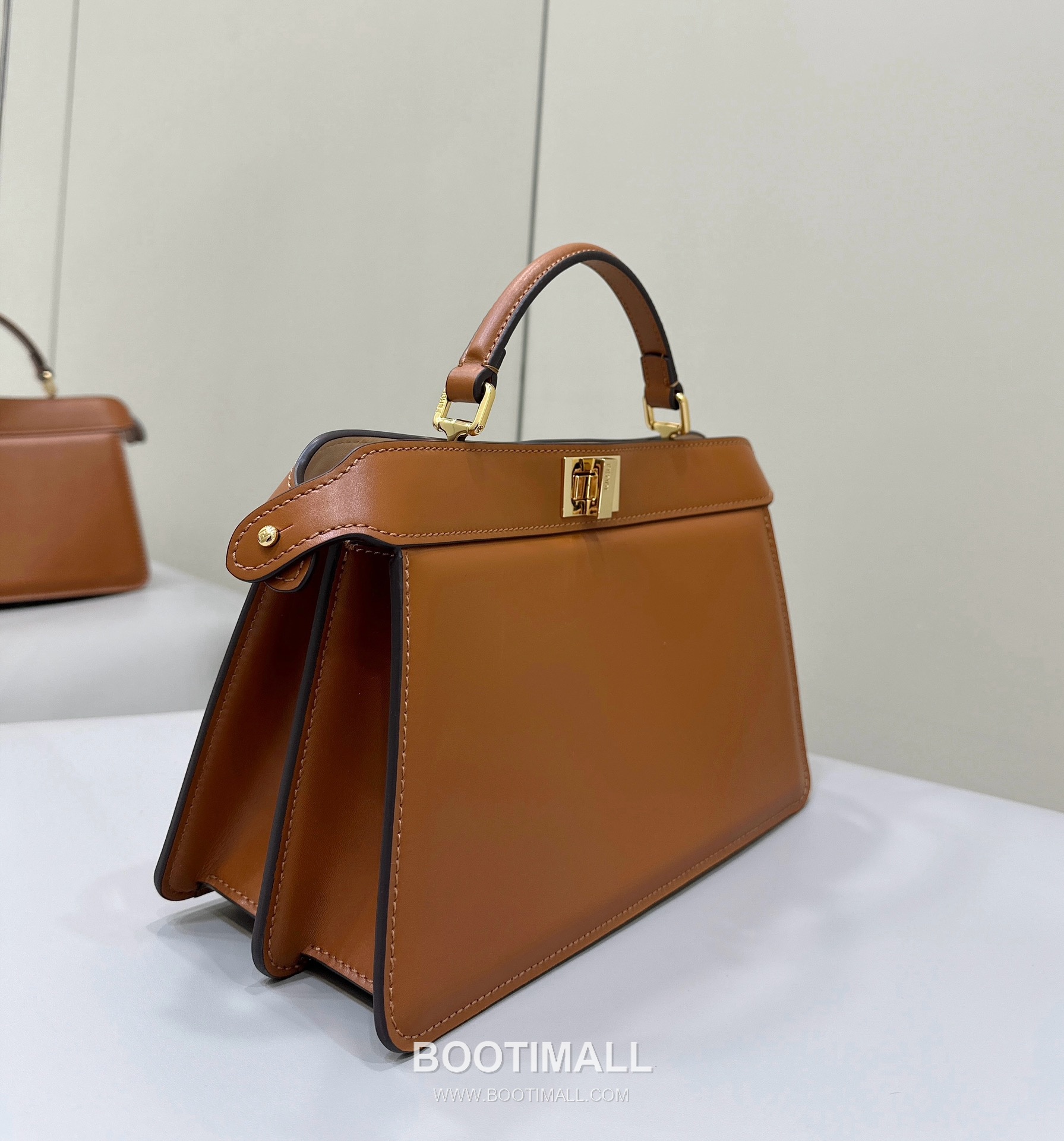 Fendi Peekaboo ISeeU Medium Leather Caramel Top Handle Bag 펜디 피카부 아이씨유 미디엄 가죽 카라멜 탑핸들백 29cm 10