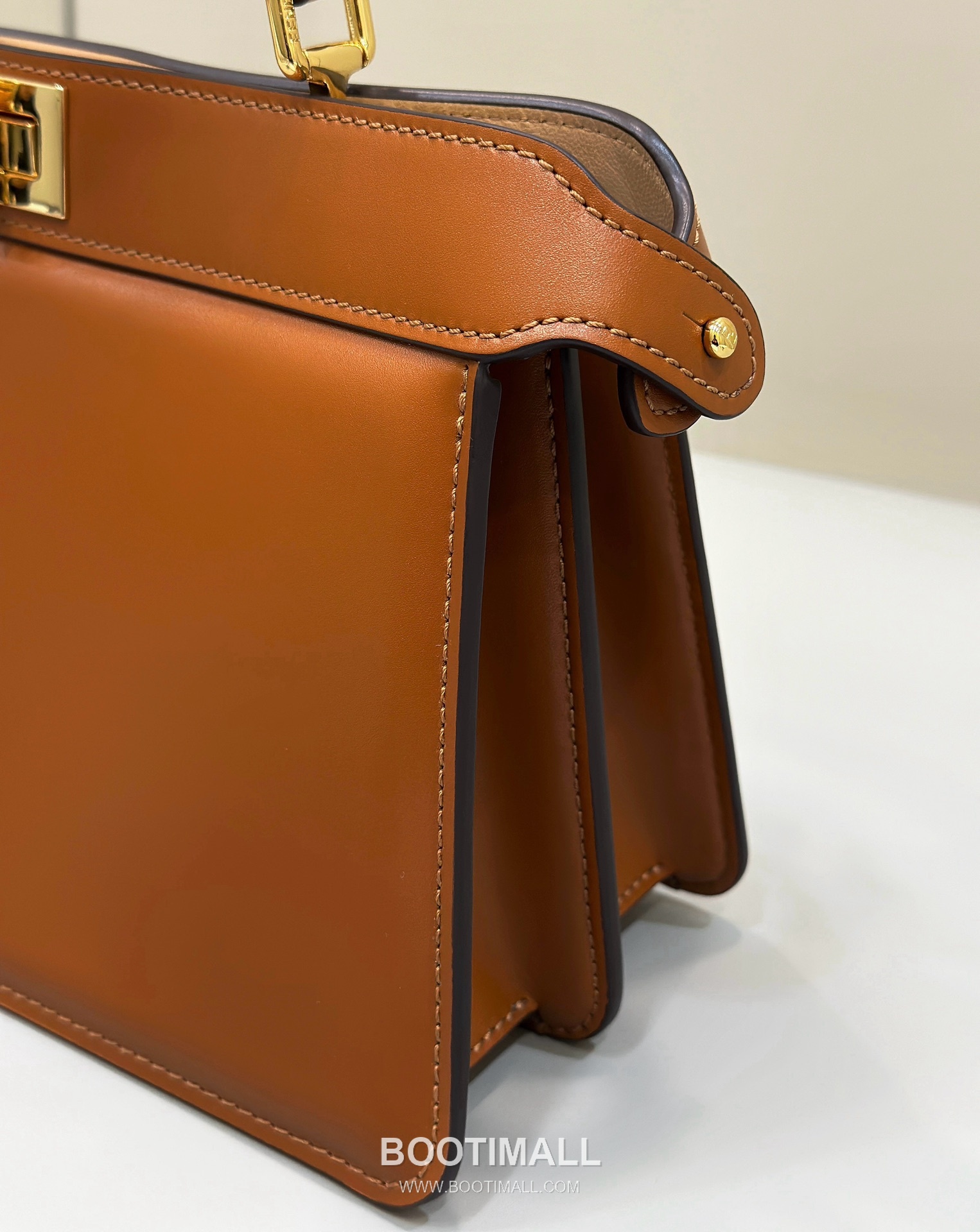 Fendi Peekaboo ISeeU Medium Leather Caramel Top Handle Bag 펜디 피카부 아이씨유 미디엄 가죽 카라멜 탑핸들백 29cm 12