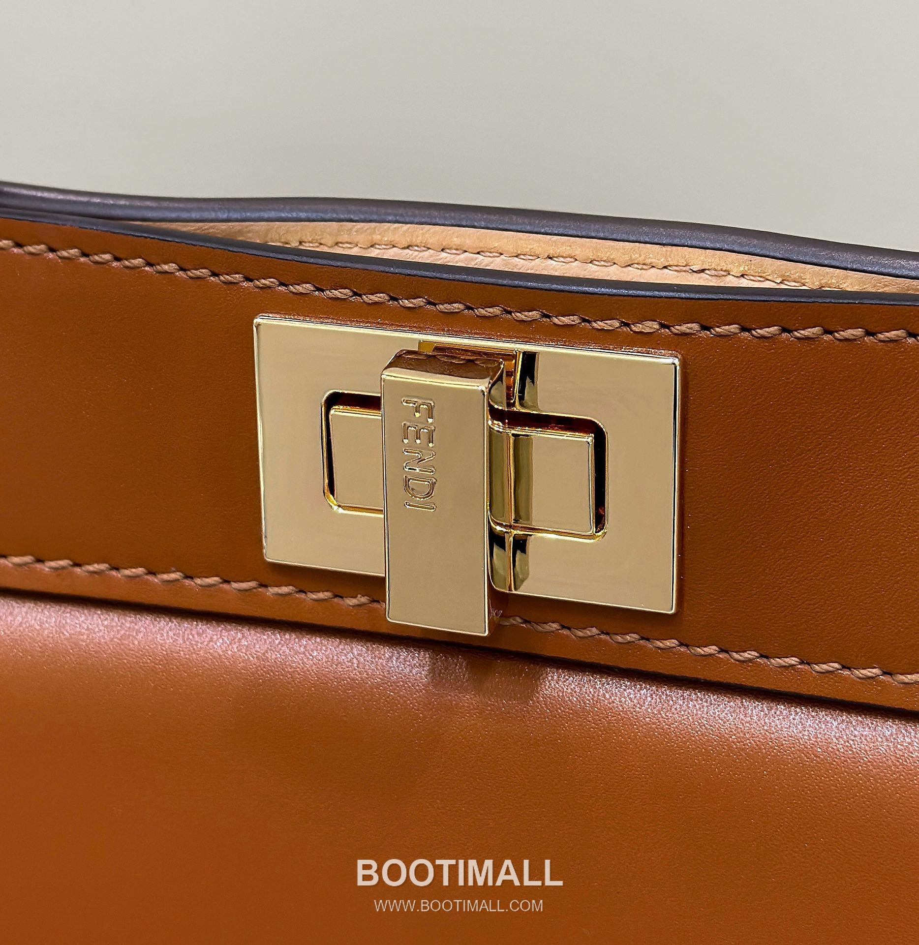 Fendi Peekaboo ISeeU Medium Leather Caramel Top Handle Bag 펜디 피카부 아이씨유 미디엄 가죽 카라멜 탑핸들백 29cm 13