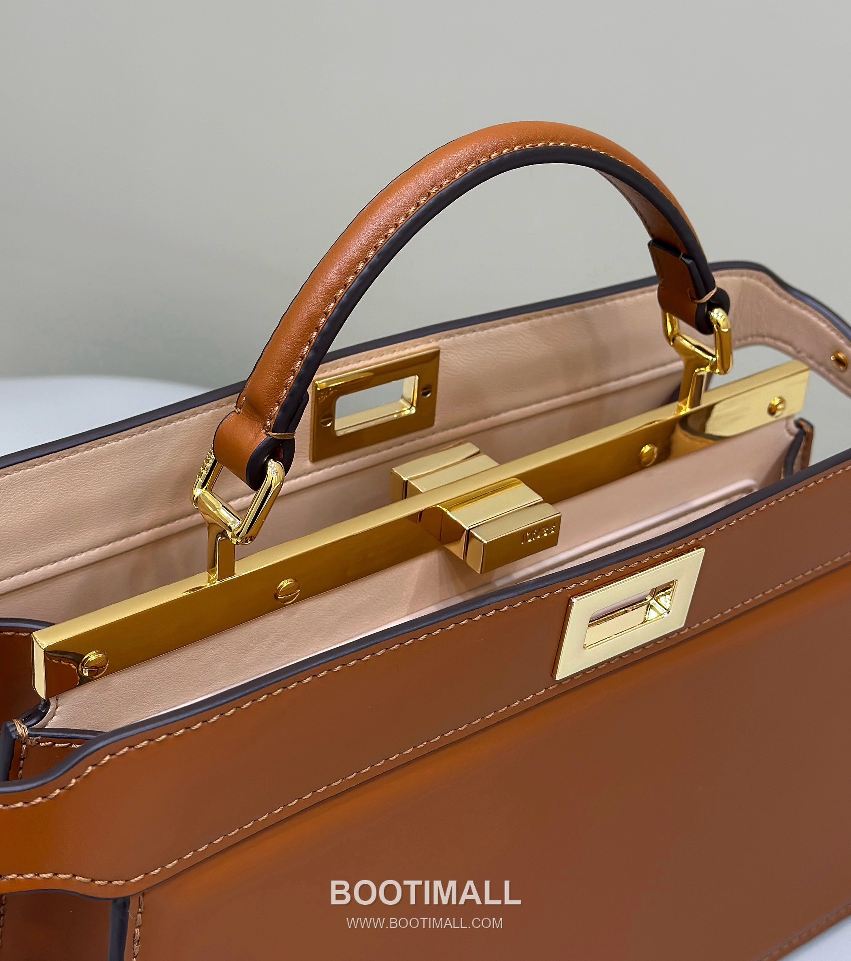 Fendi Peekaboo ISeeU Medium Leather Caramel Top Handle Bag 펜디 피카부 아이씨유 미디엄 가죽 카라멜 탑핸들백 29cm 15