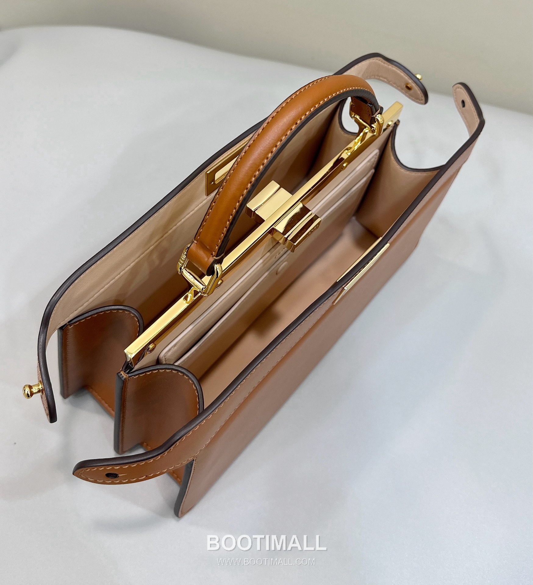 Fendi Peekaboo ISeeU Medium Leather Caramel Top Handle Bag 펜디 피카부 아이씨유 미디엄 가죽 카라멜 탑핸들백 29cm 17