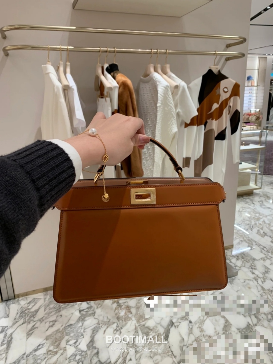 Fendi Peekaboo ISeeU Medium Leather Caramel Top Handle Bag 펜디 피카부 아이씨유 미디엄 가죽 카라멜 탑핸들백 29cm 20