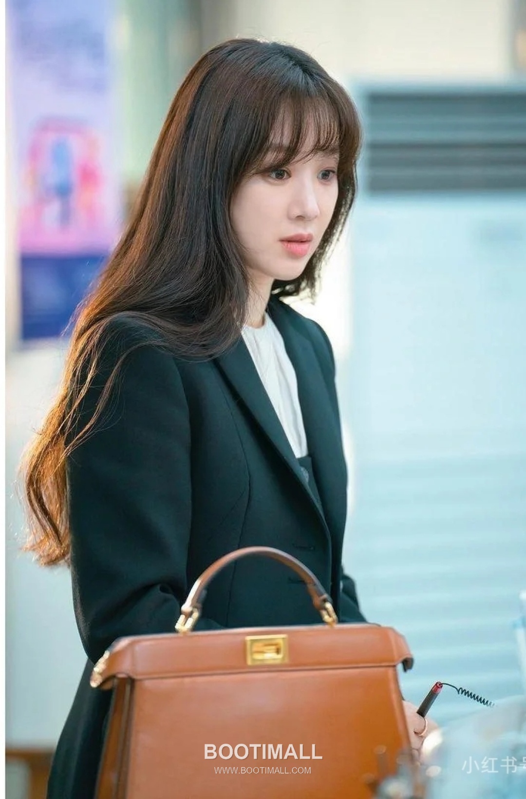 Fendi Peekaboo ISeeU Medium Leather Caramel Top Handle Bag 펜디 피카부 아이씨유 미디엄 가죽 카라멜 탑핸들백 29cm 25