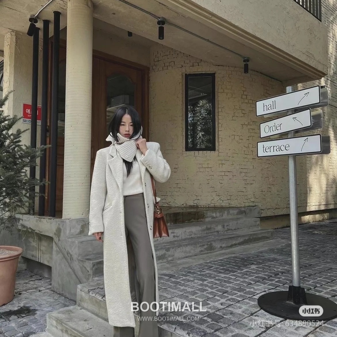 Fendi Peekaboo ISeeU Medium Leather Caramel Top Handle Bag 펜디 피카부 아이씨유 미디엄 가죽 카라멜 탑핸들백 29cm 26