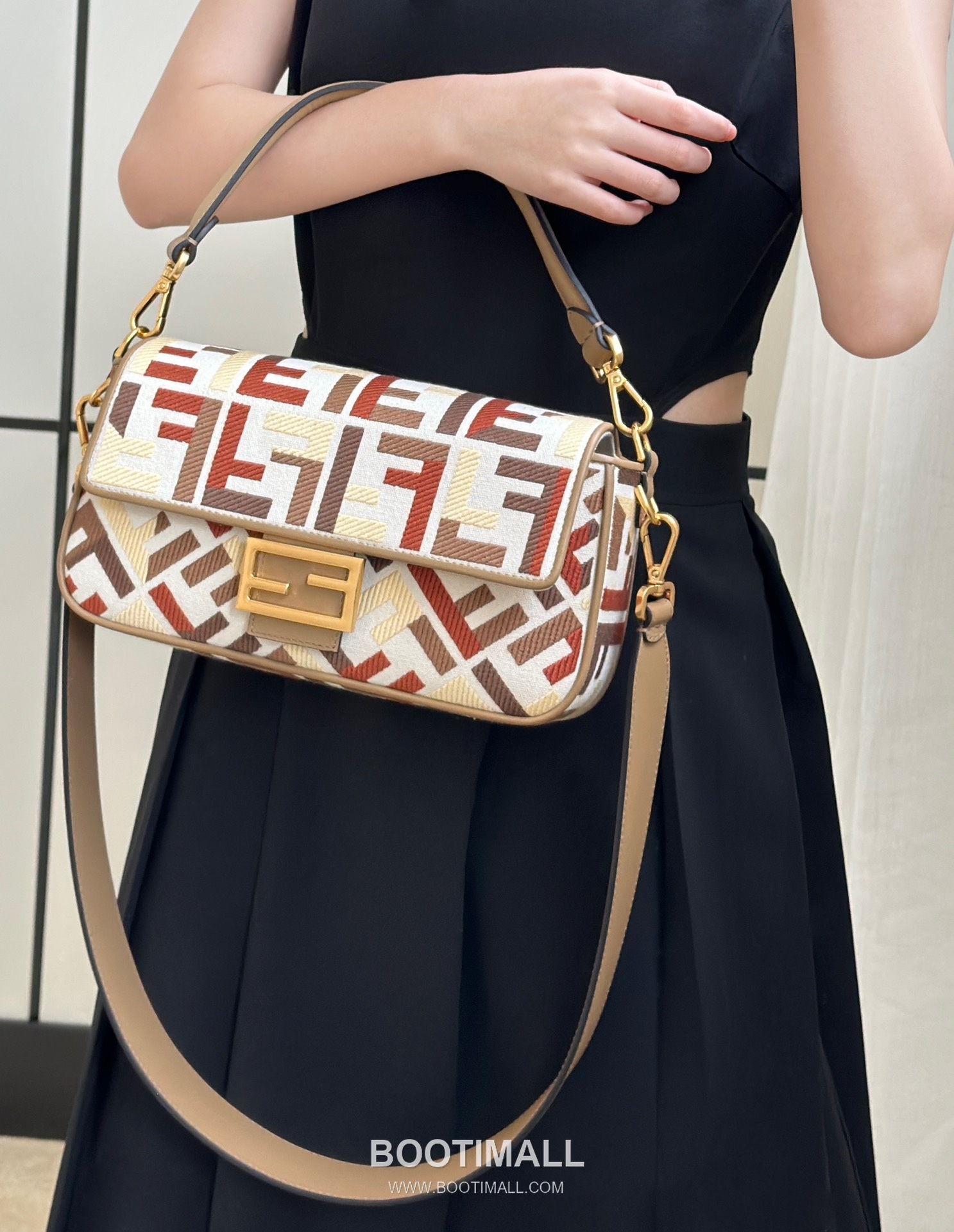 Fendi Baguette FF Embroidered Canvas Beige Shoulder Bag 펜디 바게트 FF 자수 캔버스 베이지 숄더백 27cm 1