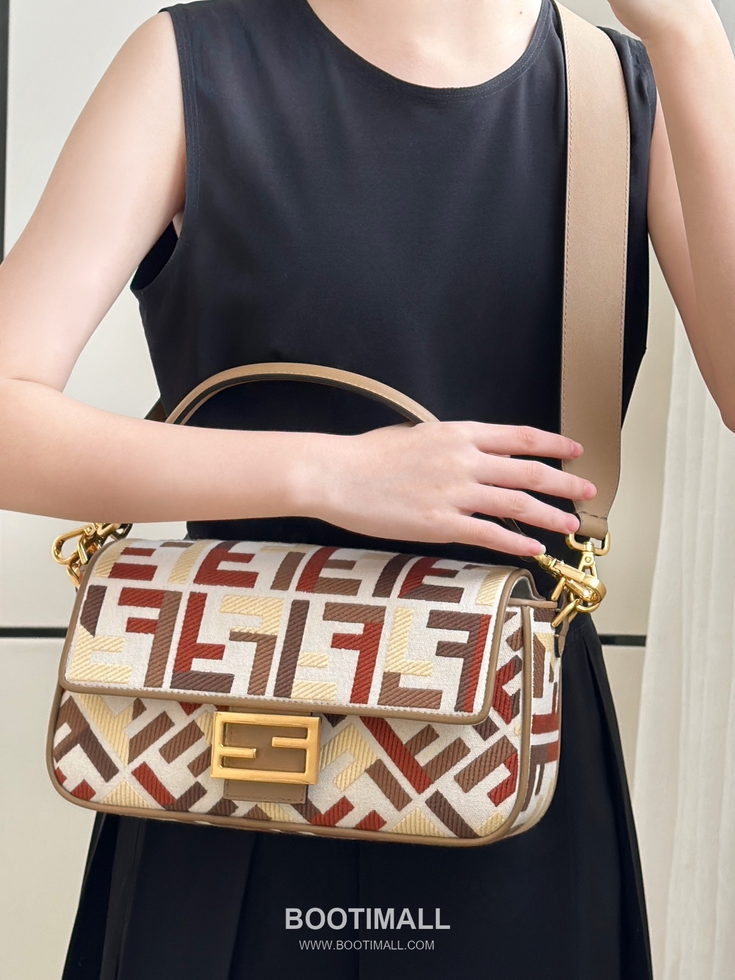 Fendi Baguette FF Embroidered Canvas Beige Shoulder Bag 펜디 바게트 FF 자수 캔버스 베이지 숄더백 27cm 4
