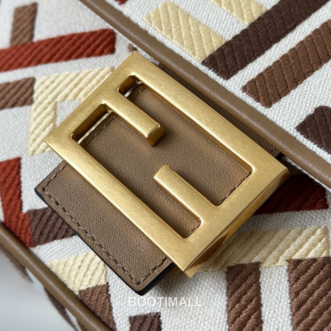 Fendi Baguette FF Embroidered Canvas Beige Shoulder Bag 펜디 바게트 FF 자수 캔버스 베이지 숄더백 27cm 12