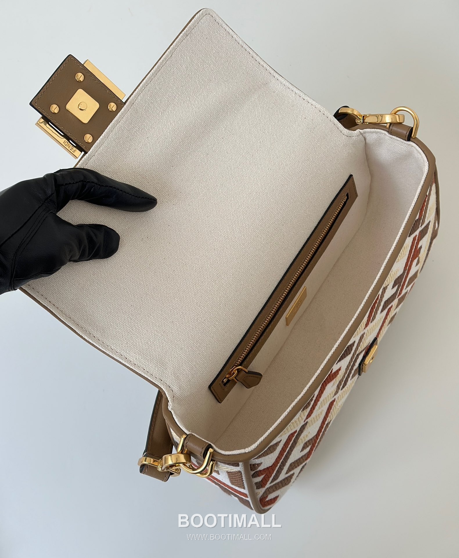 Fendi Baguette FF Embroidered Canvas Beige Shoulder Bag 펜디 바게트 FF 자수 캔버스 베이지 숄더백 27cm 15