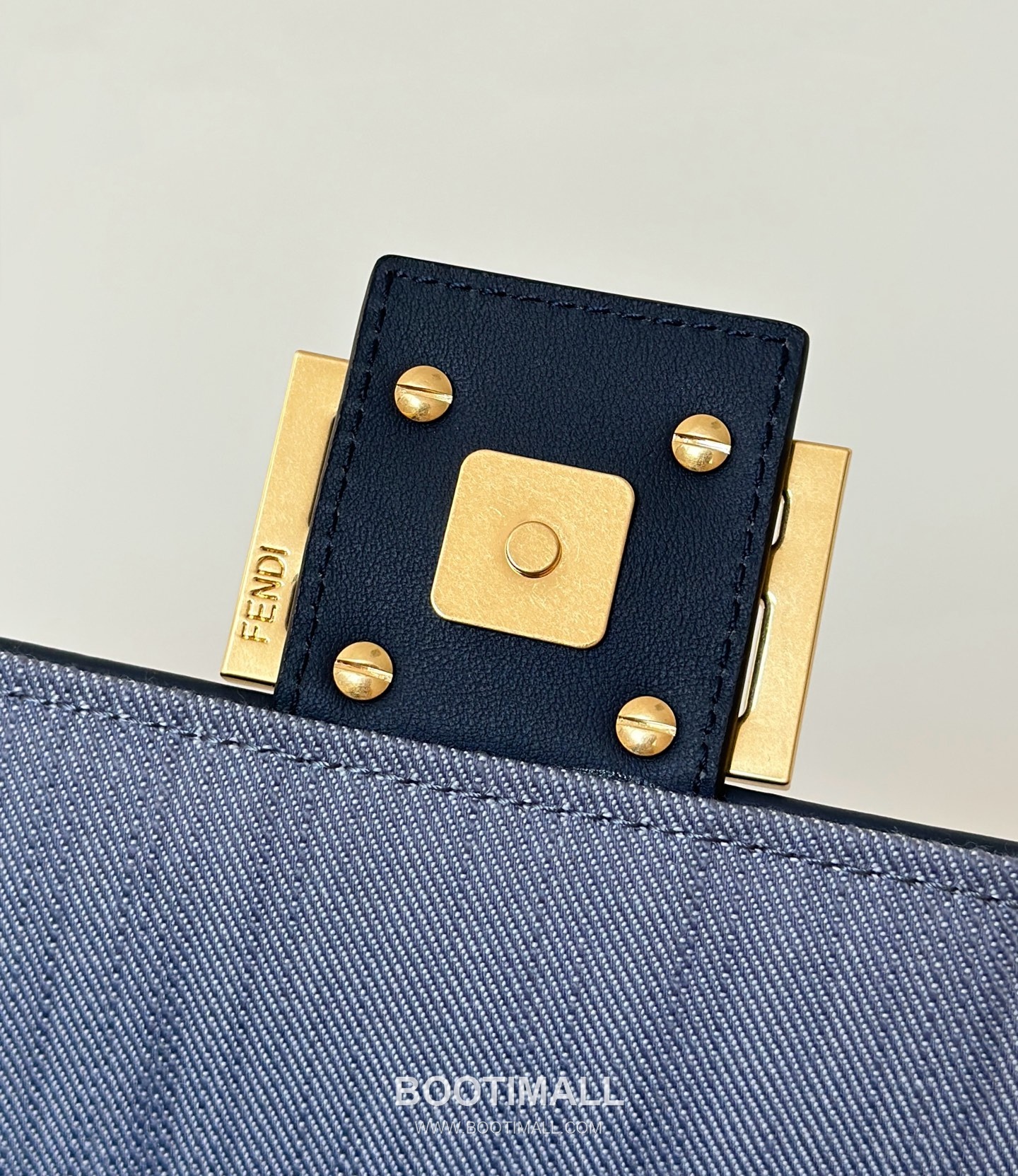 Fendi Baguette FF Embroidered Canvas Beige Shoulder Bag 펜디 바게트 FF 자수 캔버스 베이지 숄더백 27cm 9