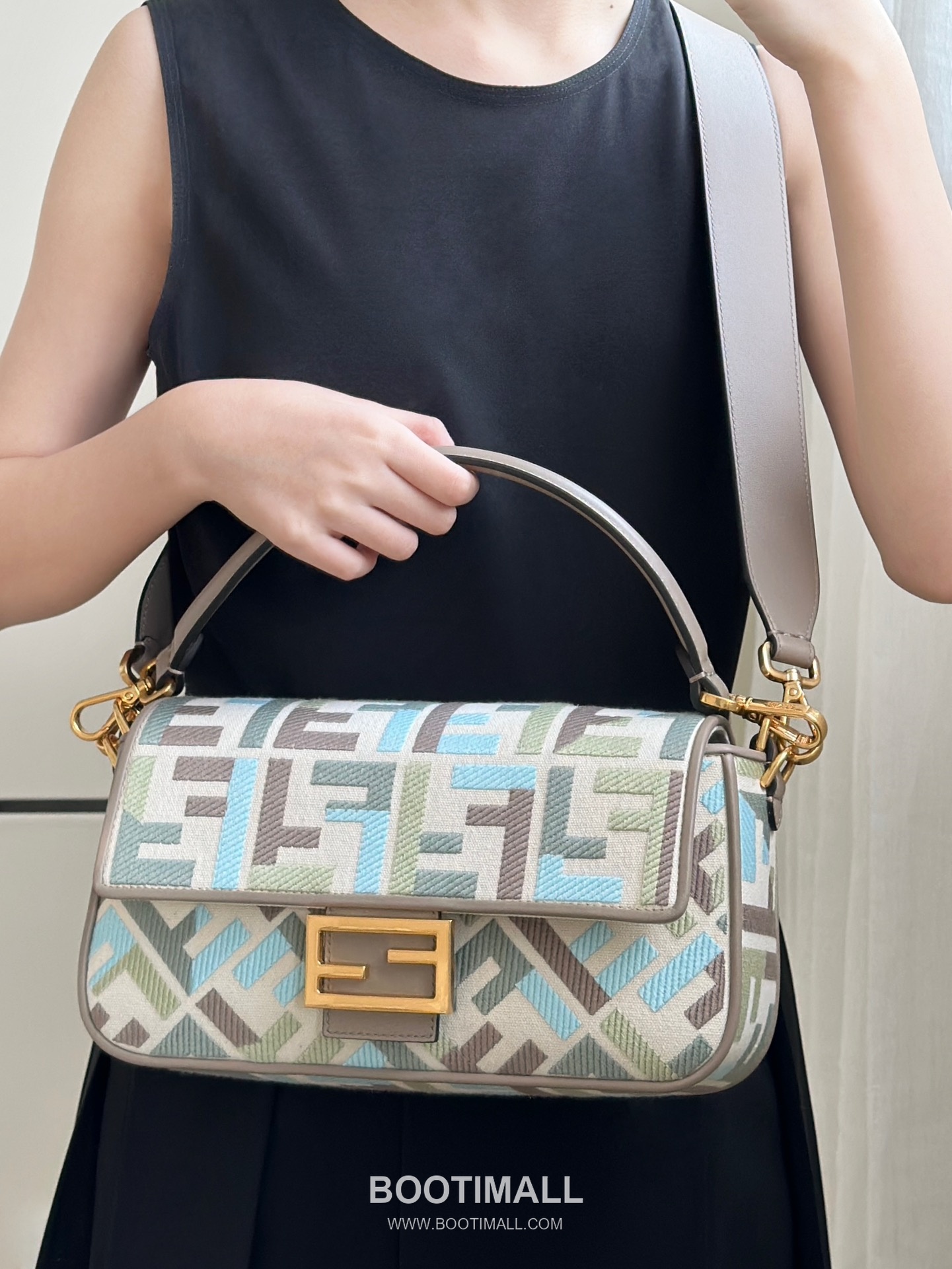 Fendi Baguette FF Embroidered Canvas Shoulder Bag 펜디 바게트 FF 자수 캔버스 숄더백 0159BM 27cm 4