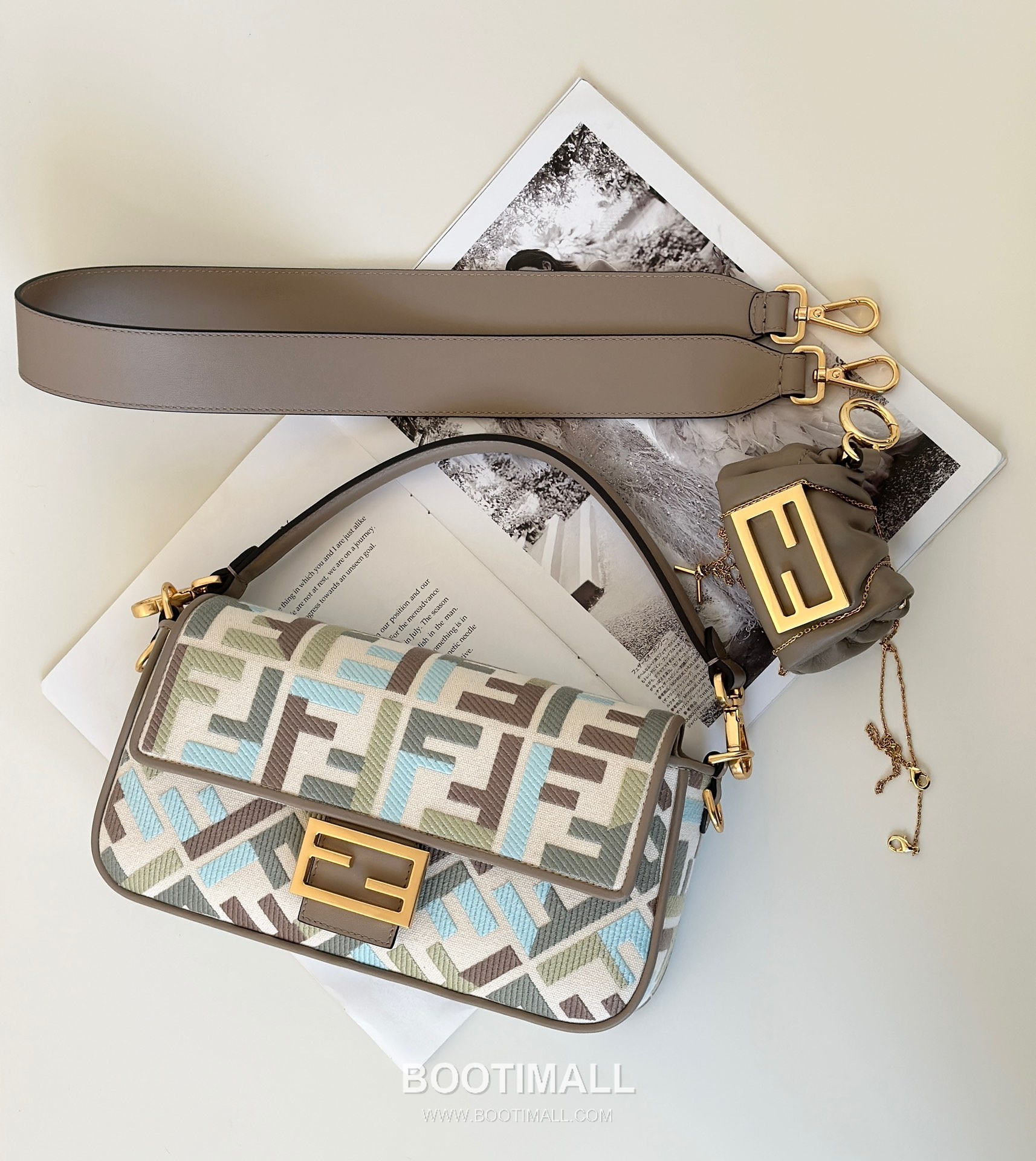 Fendi Baguette FF Embroidered Canvas Shoulder Bag 펜디 바게트 FF 자수 캔버스 숄더백 0159BM 27cm 5