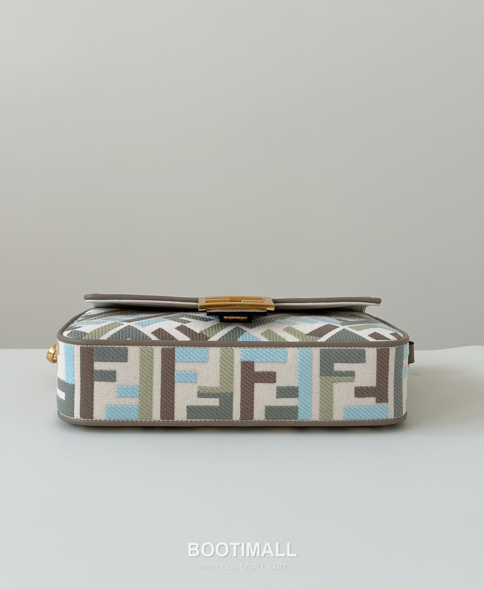 Fendi Baguette FF Embroidered Canvas Shoulder Bag 펜디 바게트 FF 자수 캔버스 숄더백 0159BM 27cm 10