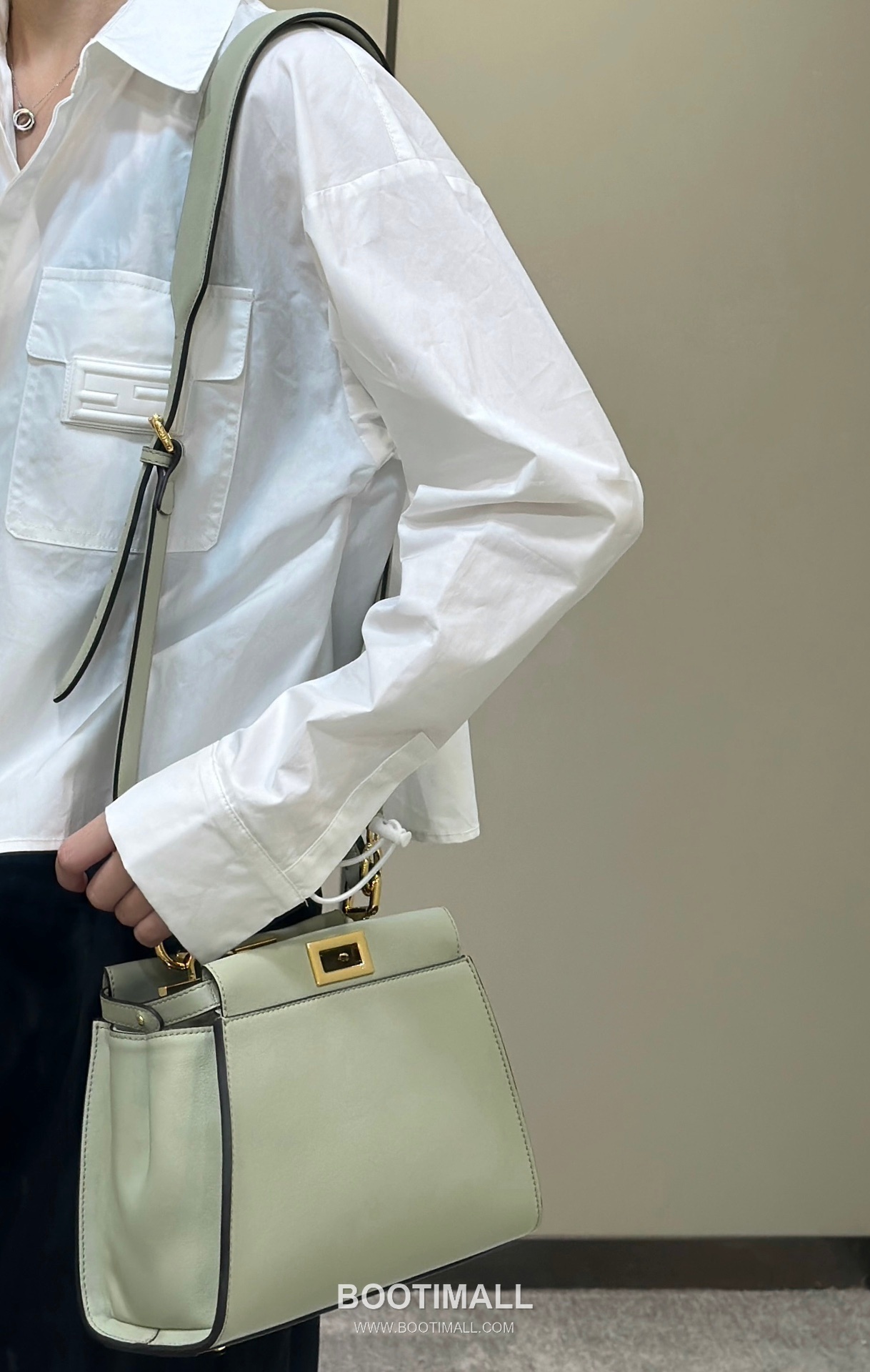 Fendi Peekaboo Classic FF Lining Calfskin Top Handle Bag 펜디 피카부 클래식 FF 안감 카프스킨 탑핸들백 23cm 1